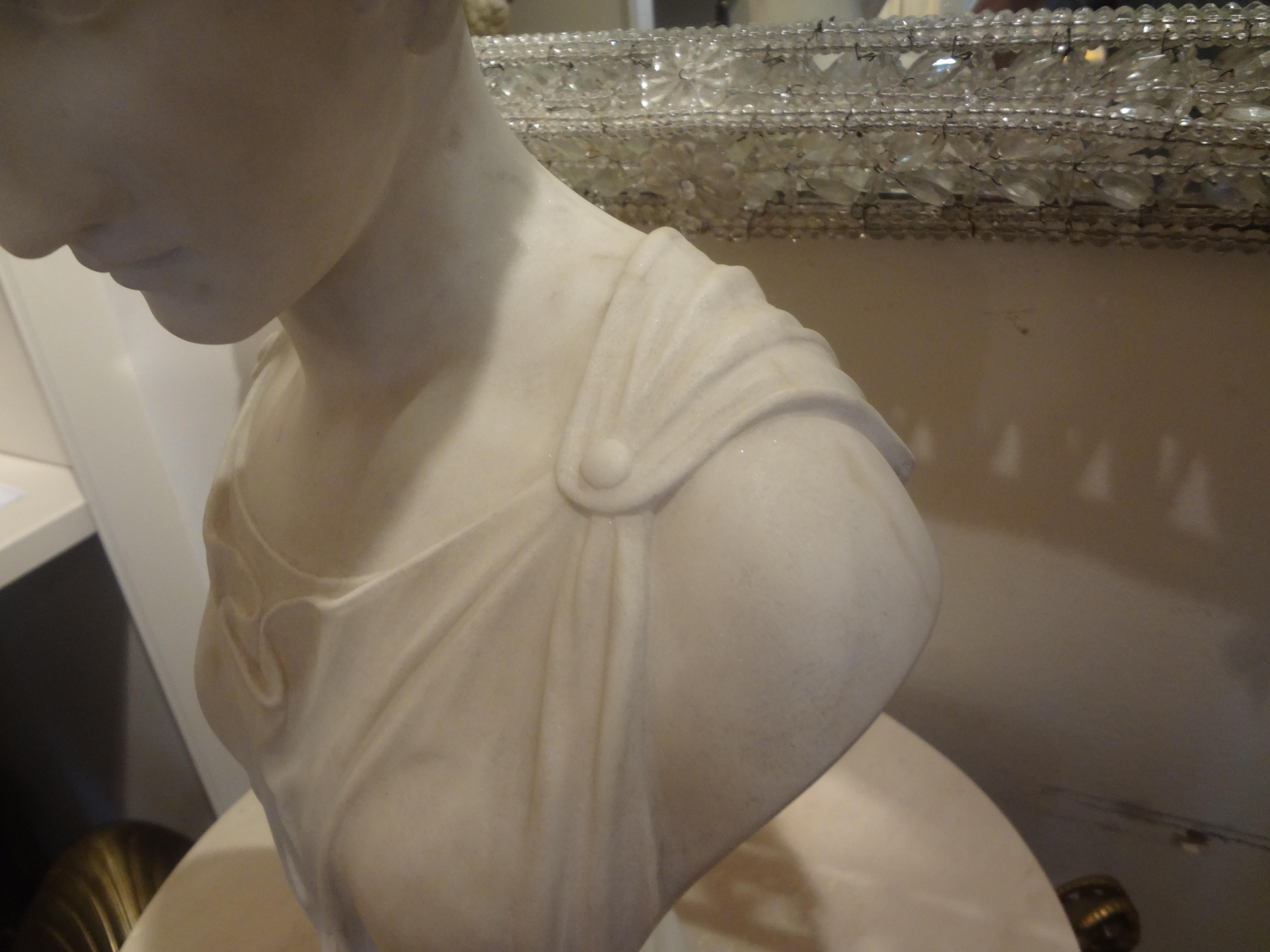Marbre Buste d'Aphrodite en marbre italien du 19ème siècle en vente