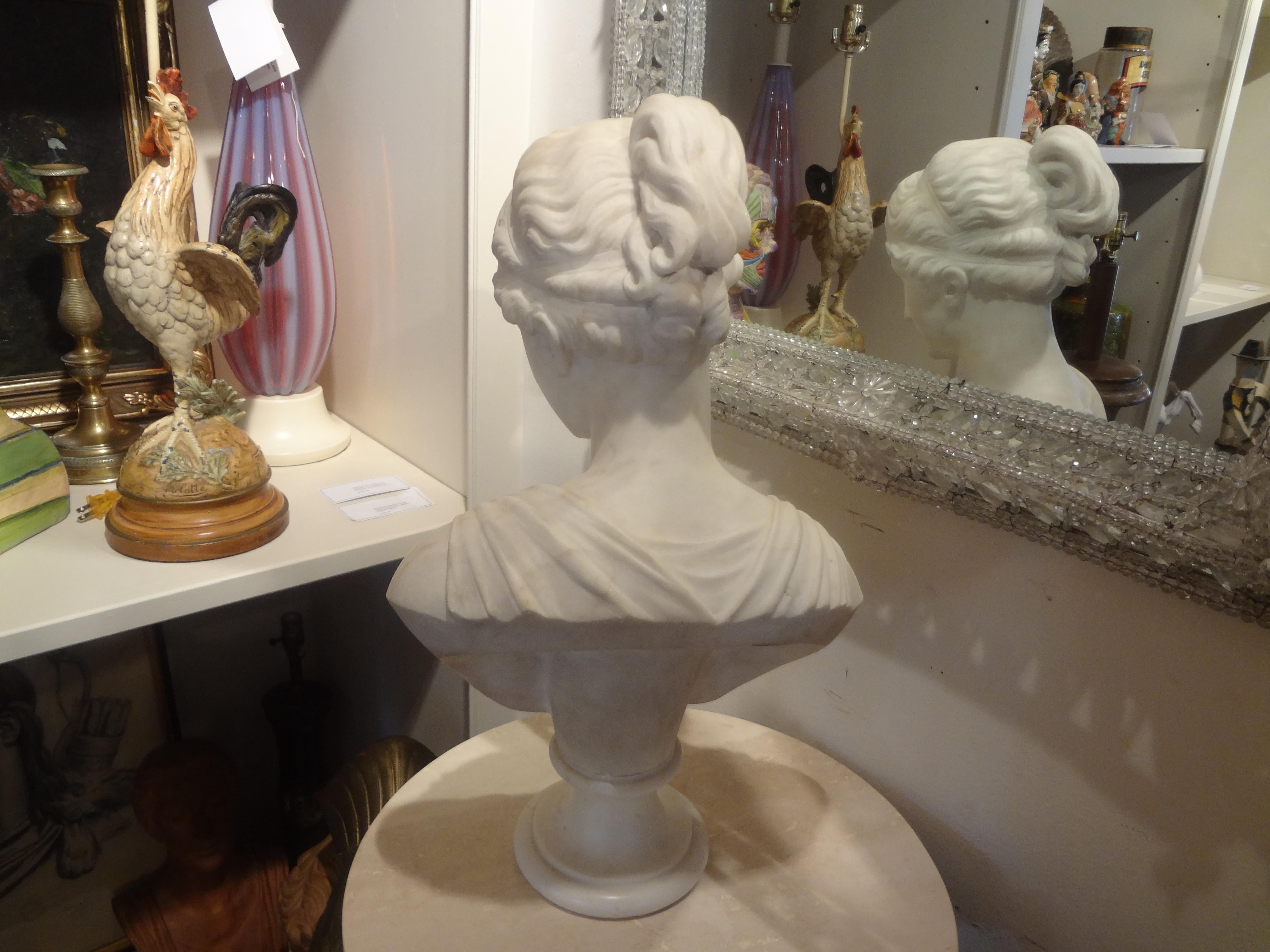 Buste d'Aphrodite en marbre italien du 19ème siècle en vente 1