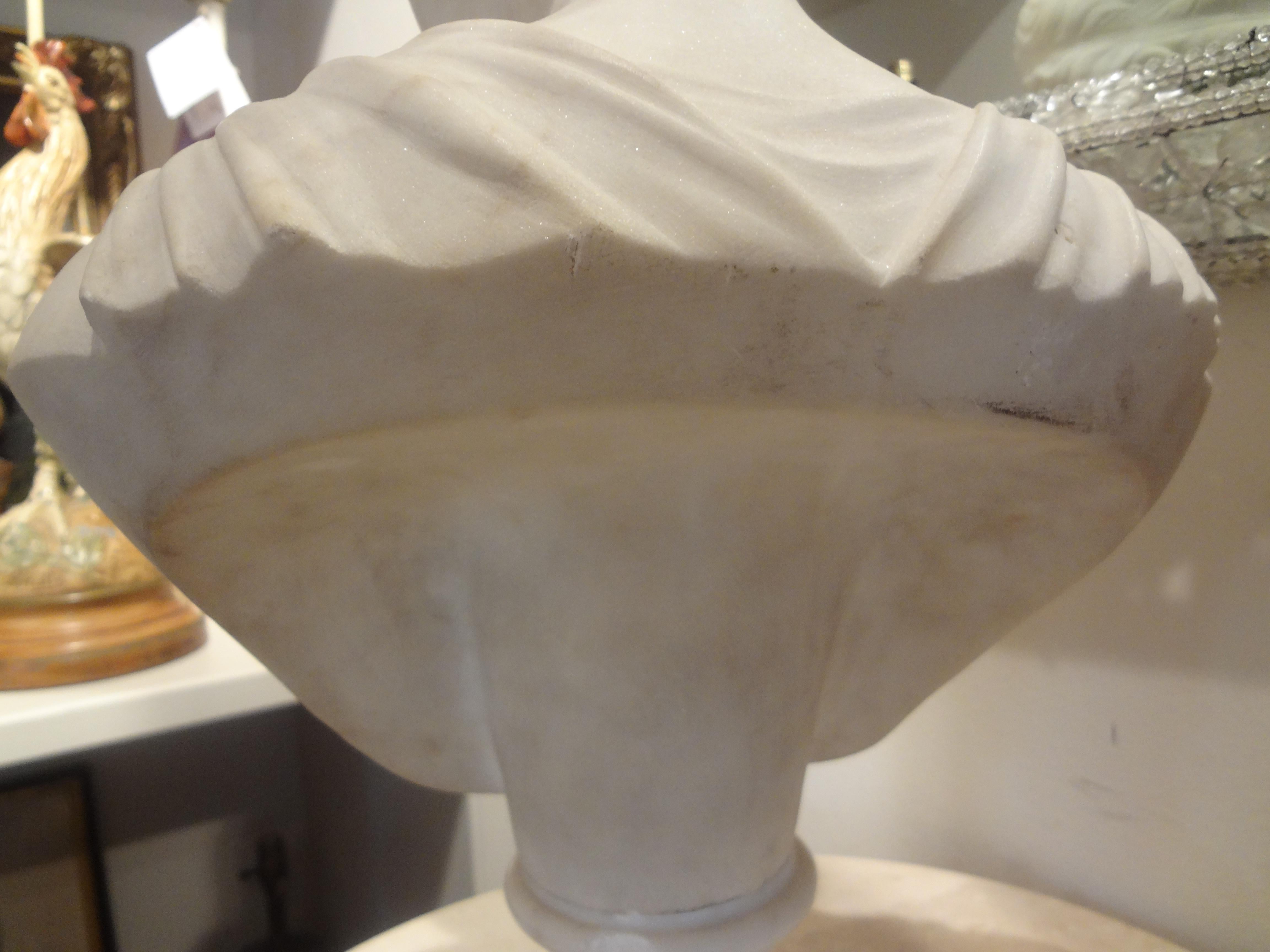Buste d'Aphrodite en marbre italien du 19ème siècle en vente 2