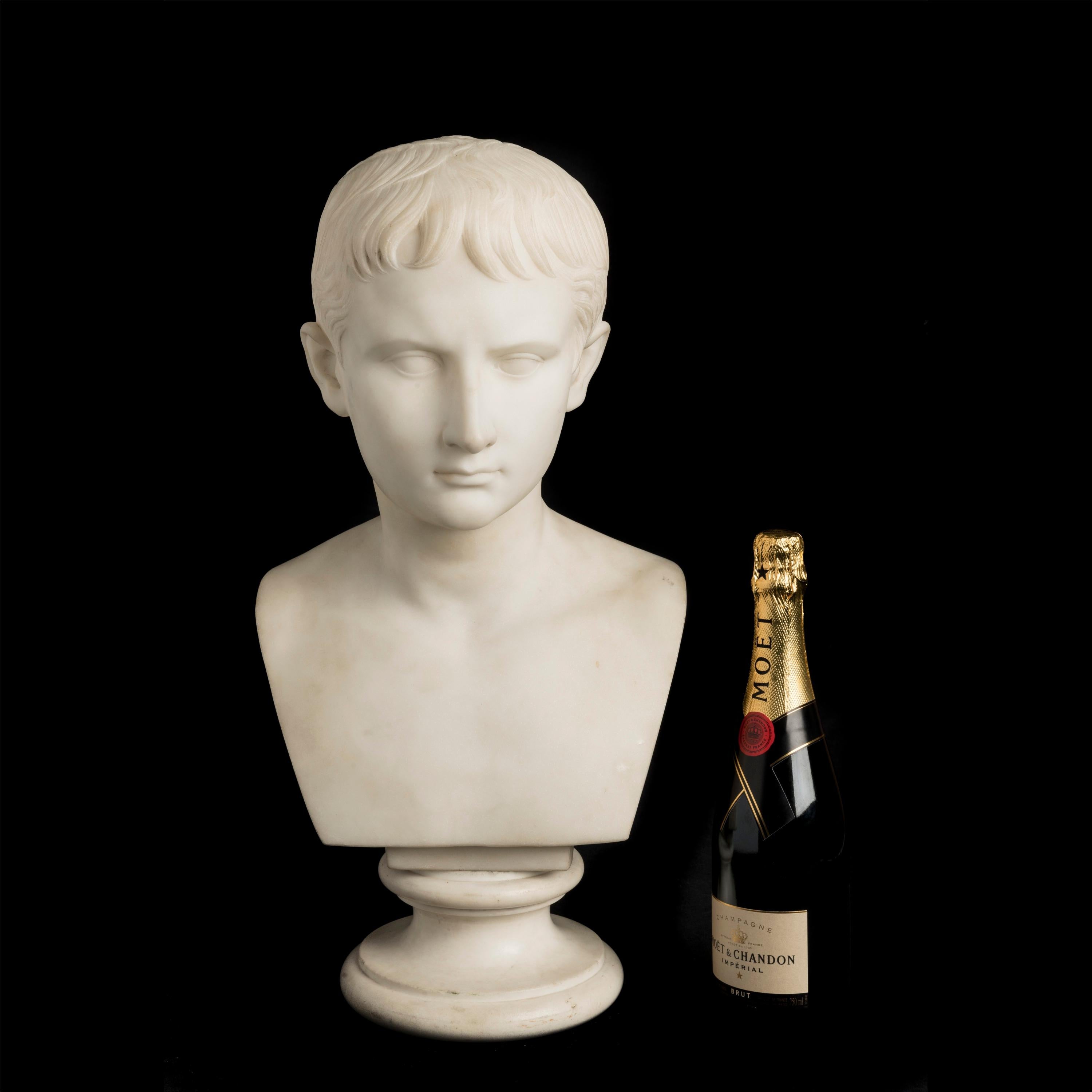 Romain classique Buste en marbre italien du XIXe siècle représentant l'empereur Auguste en vente