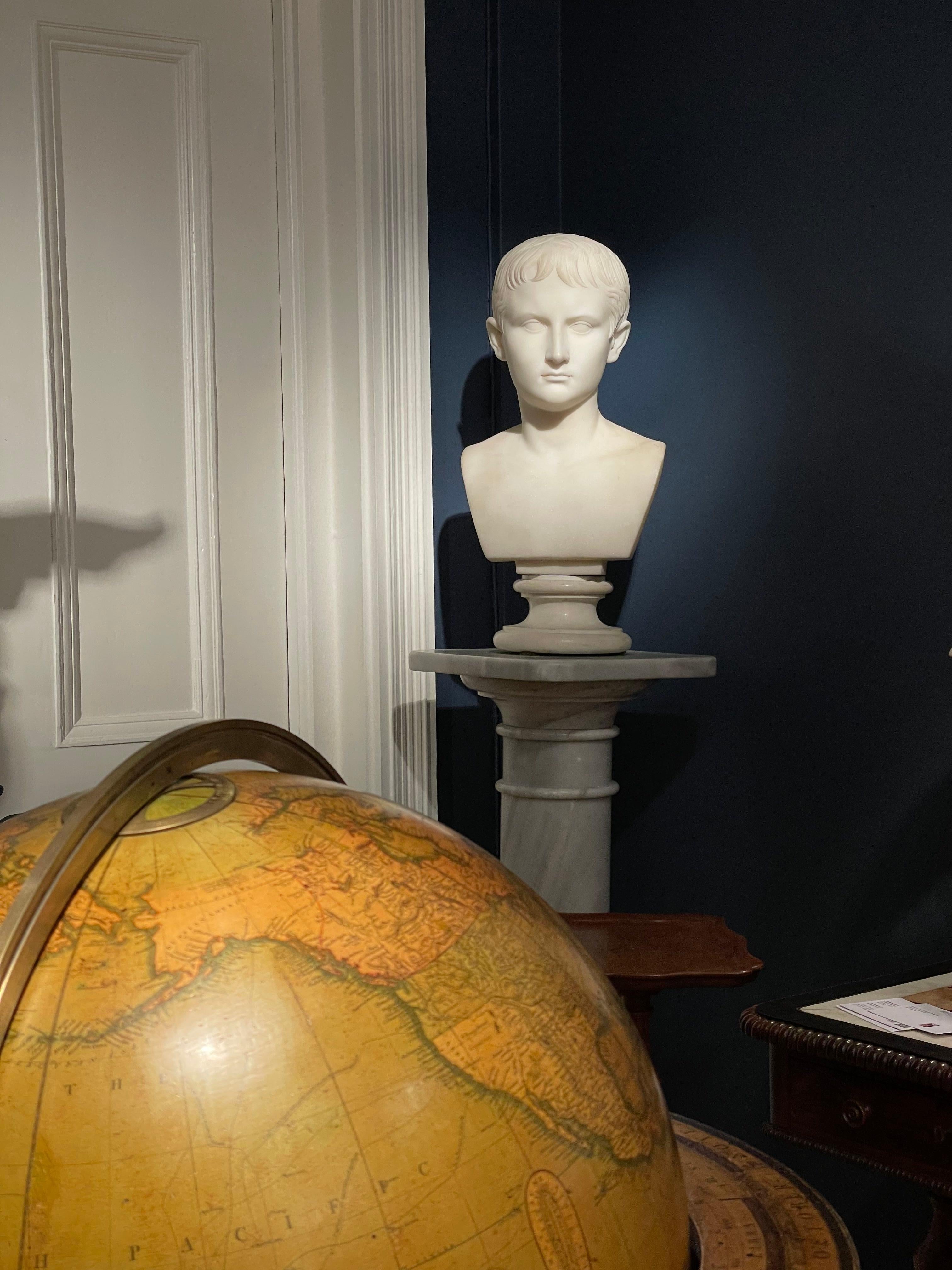 Buste en marbre italien du XIXe siècle représentant l'empereur Auguste en vente 2