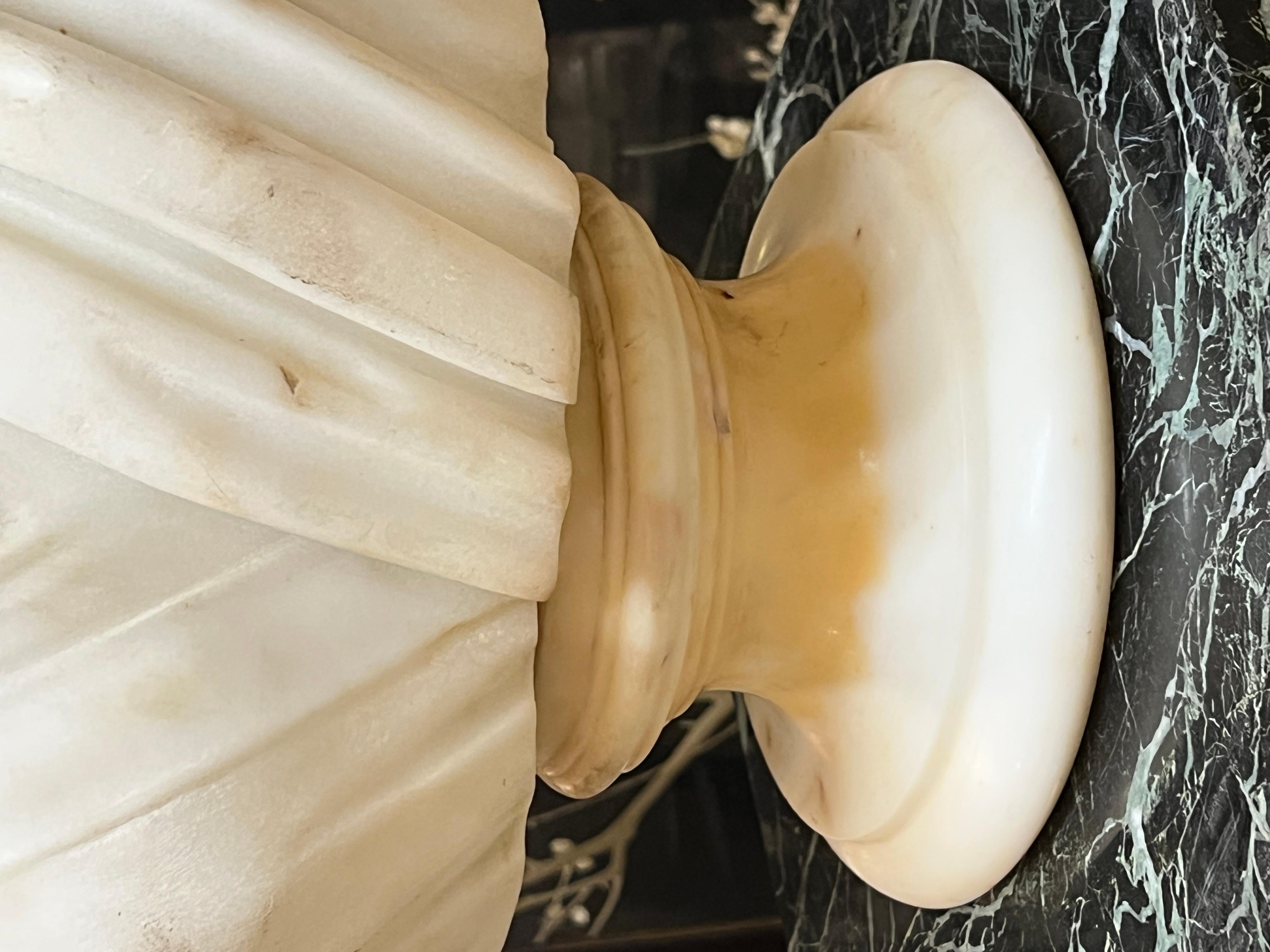 XIXe siècle 19th Century Italian Marble Bust of Roman Goddess Diana / Greek Artemis en vente