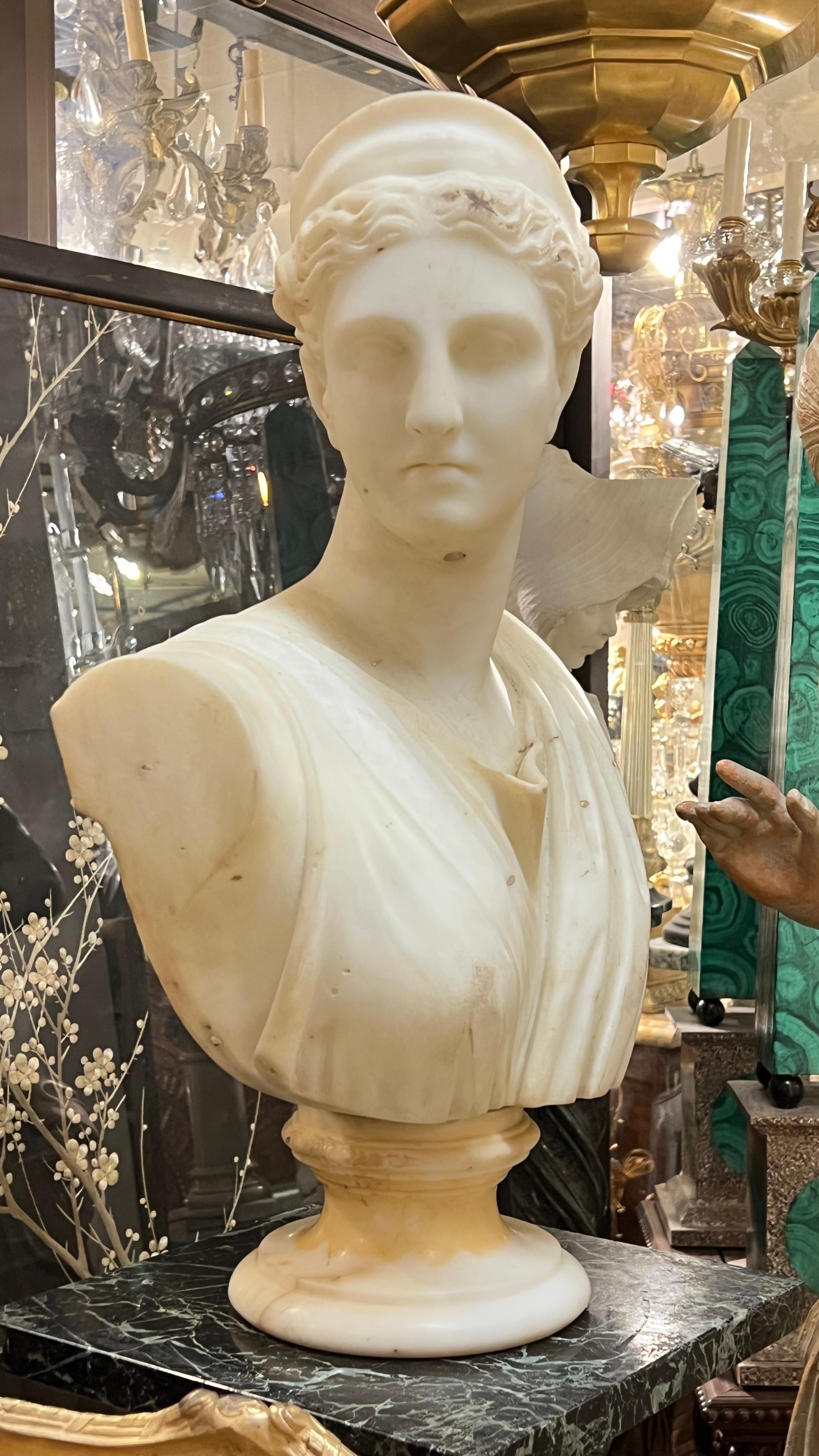 Marbre 19th Century Italian Marble Bust of Roman Goddess Diana / Greek Artemis en vente