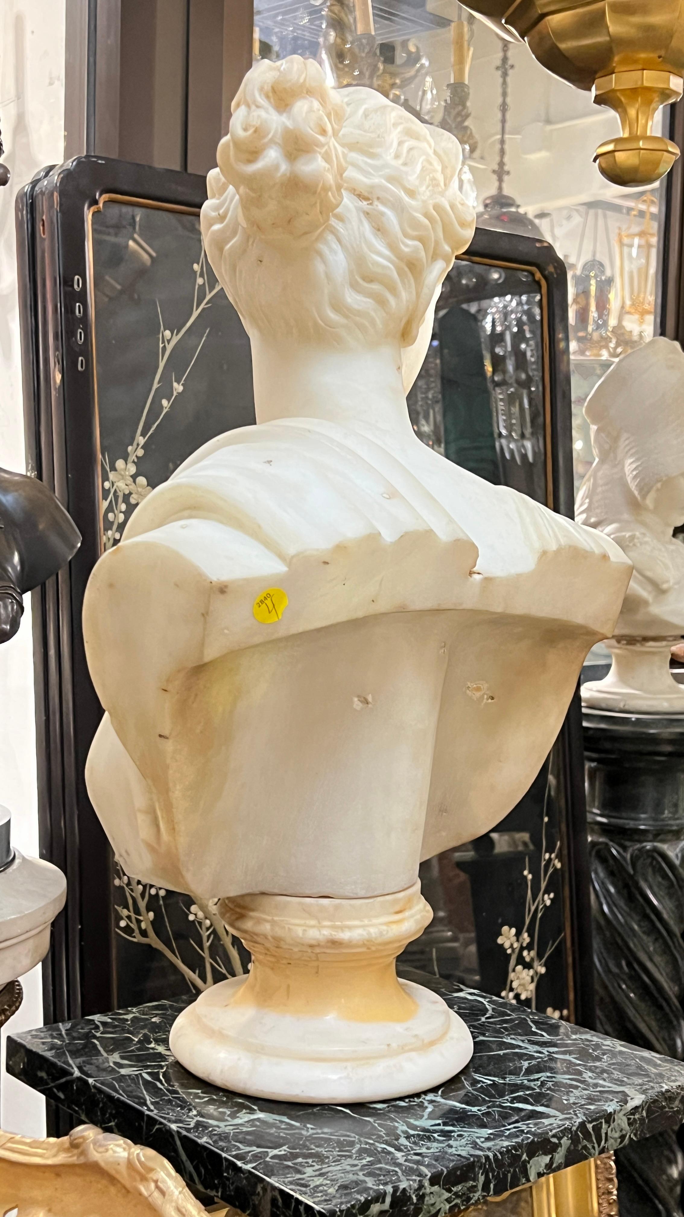 19th Century Italian Marble Bust of Roman Goddess Diana / Greek Artemis en vente 2