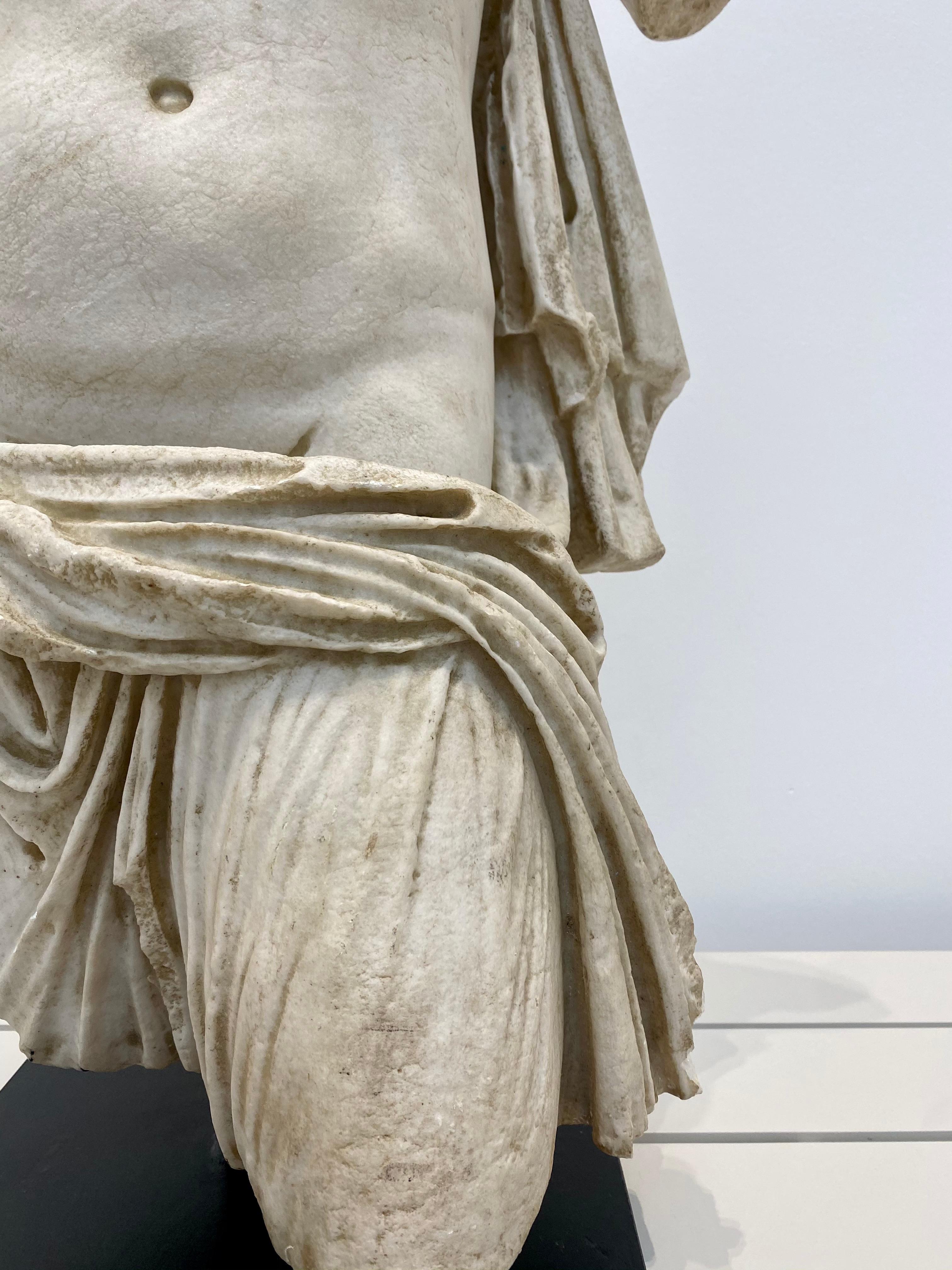 torse de femme en marbre italien du 19ème siècle sur support acier pour musée 5