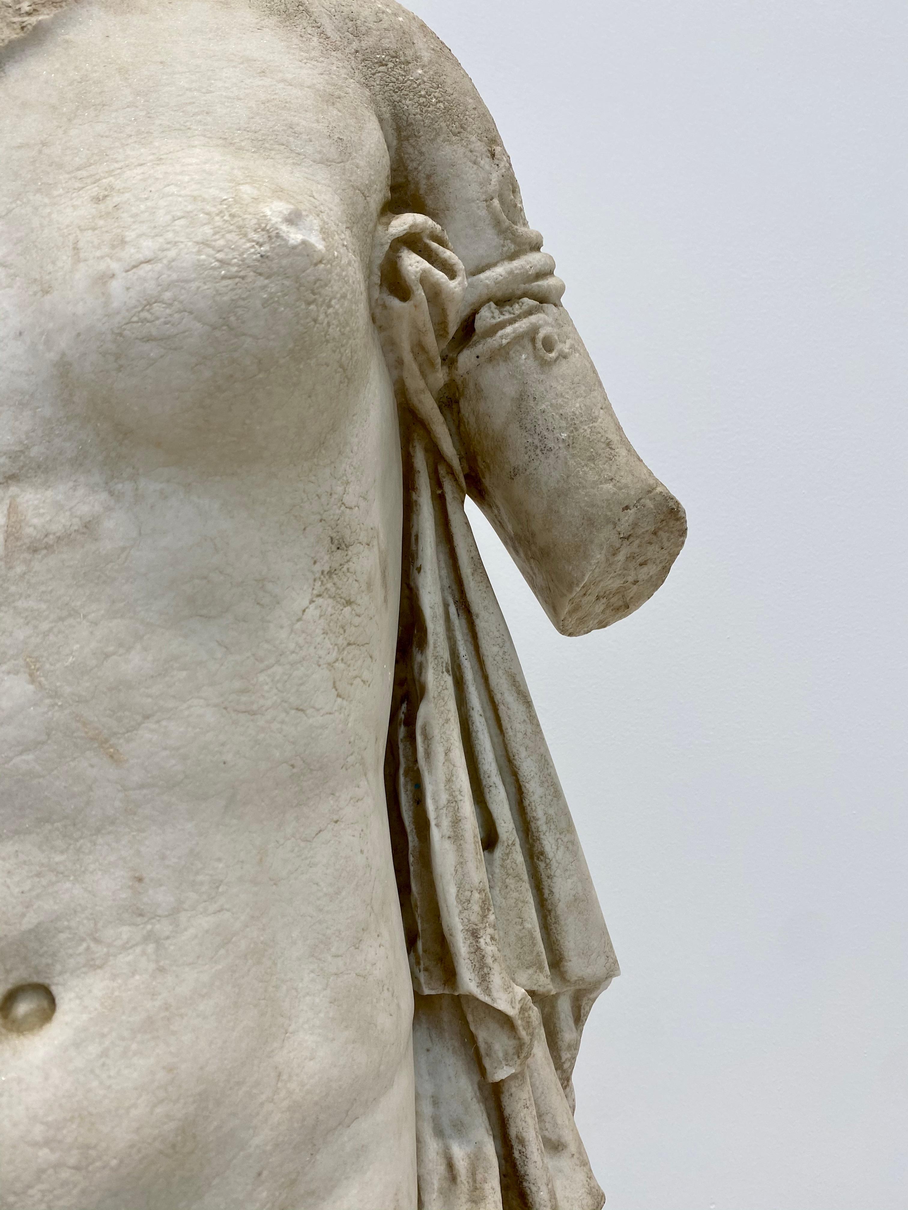 torse de femme en marbre italien du 19ème siècle sur support acier pour musée 8