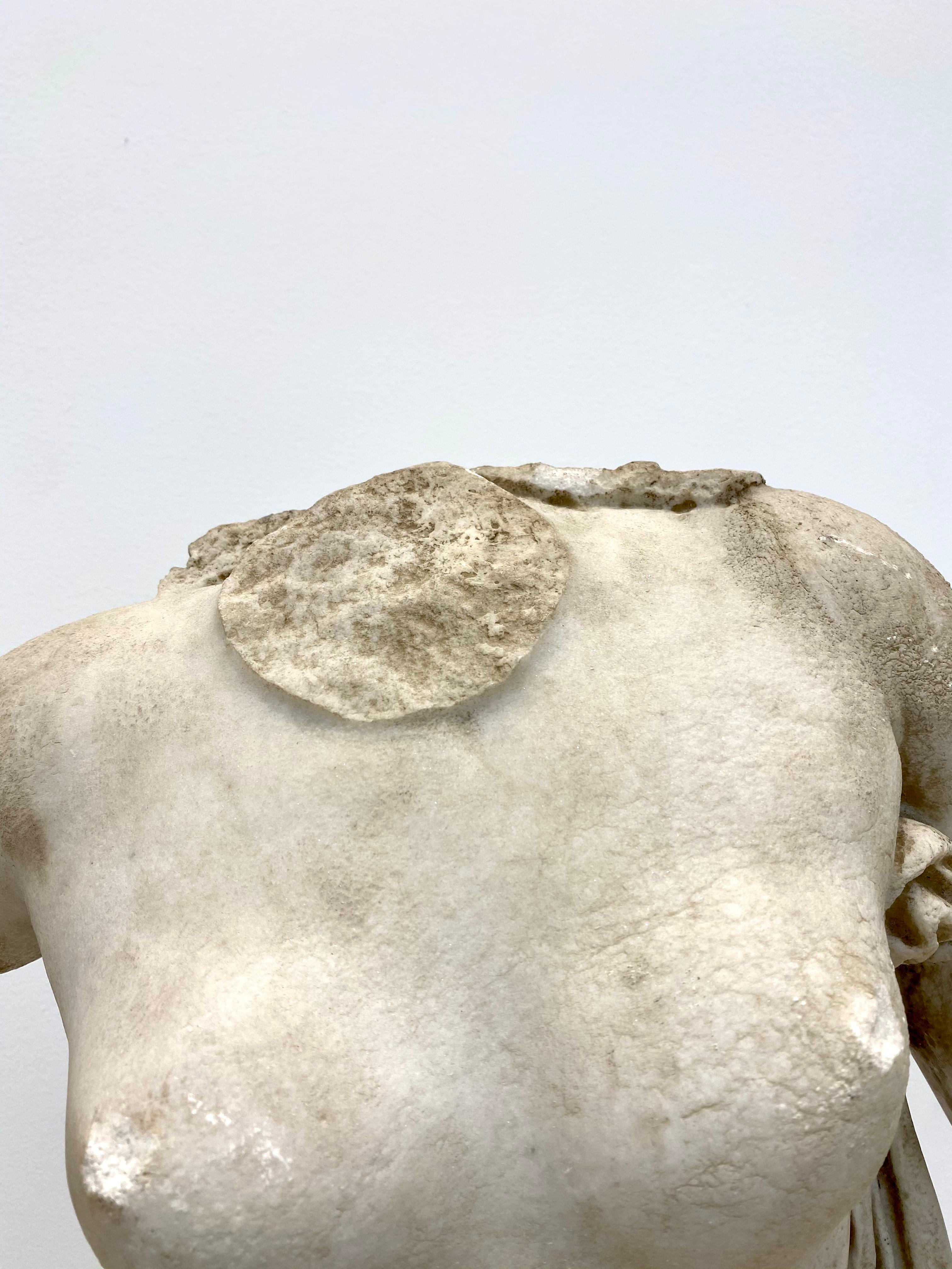 torse de femme en marbre italien du 19ème siècle sur support acier pour musée 12