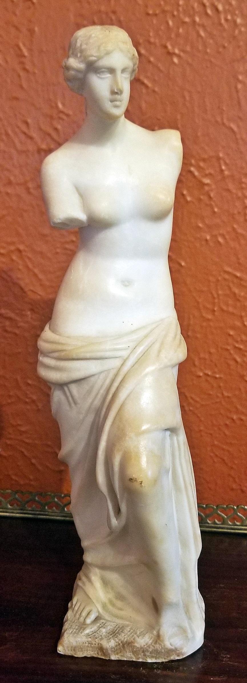 Neoclassical Revival 19th century Italian Marble Figurine of Venus De Milo