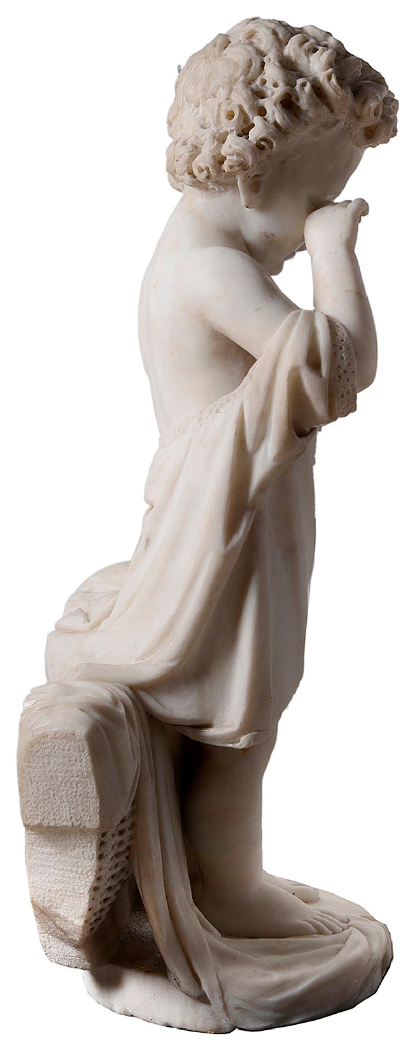 Intagliato Statua in marmo del XIX secolo di un bambino che piange in vendita