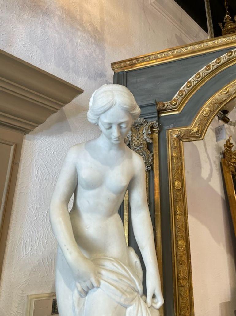 Ganz besondere italienische Marmorstatue der Venus aus dem 19. Jahrhundert nach Antonio Canova. Erstaunliche Kunstfertigkeit und Details.  Ein wahres Kunstwerk!