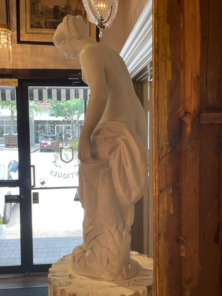Italienische Marmorstatue der Venus aus dem 19. Jahrhundert im Angebot 1