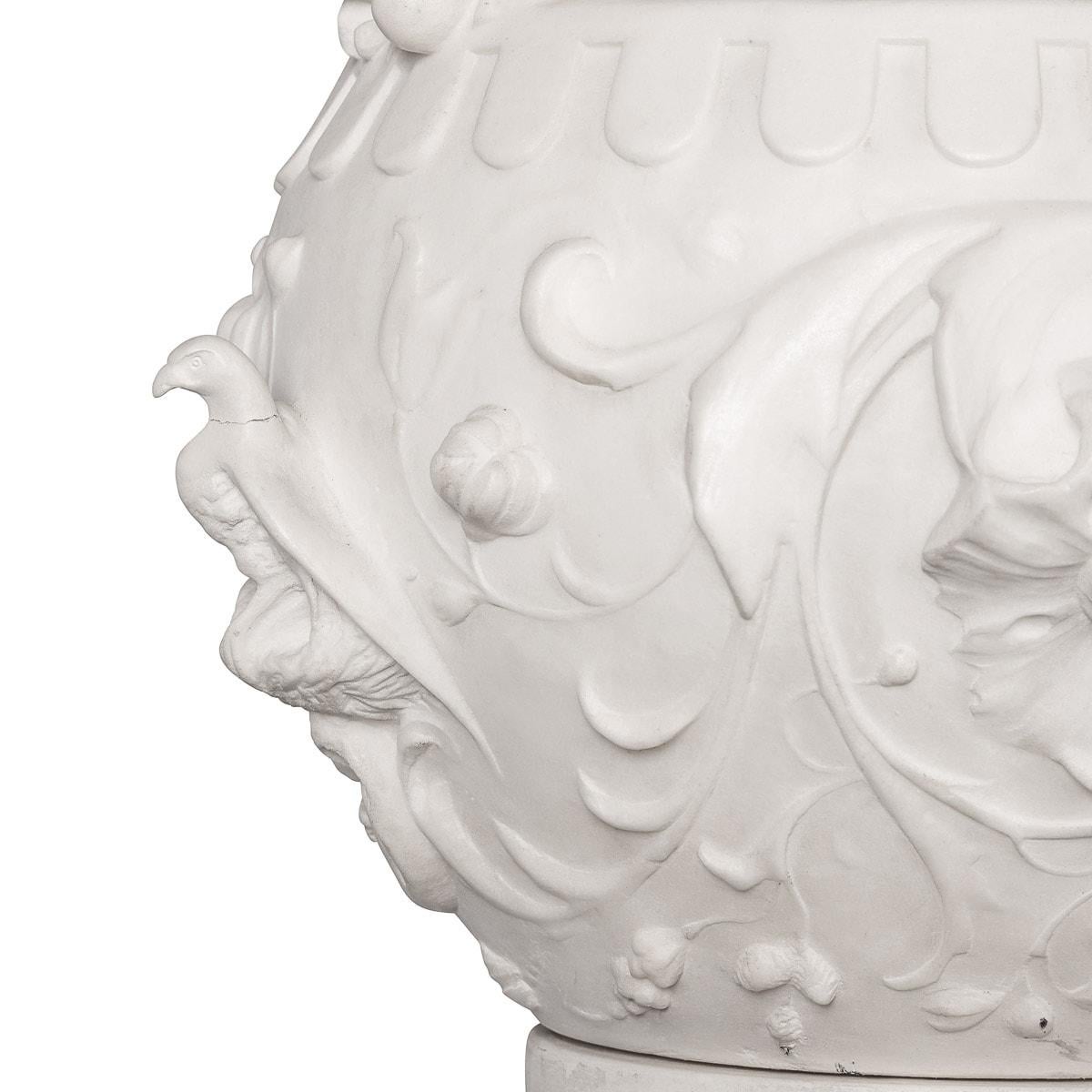 19th Century Italian Marble Vase Decorated with an Eagle, C.1890 For Sale 7