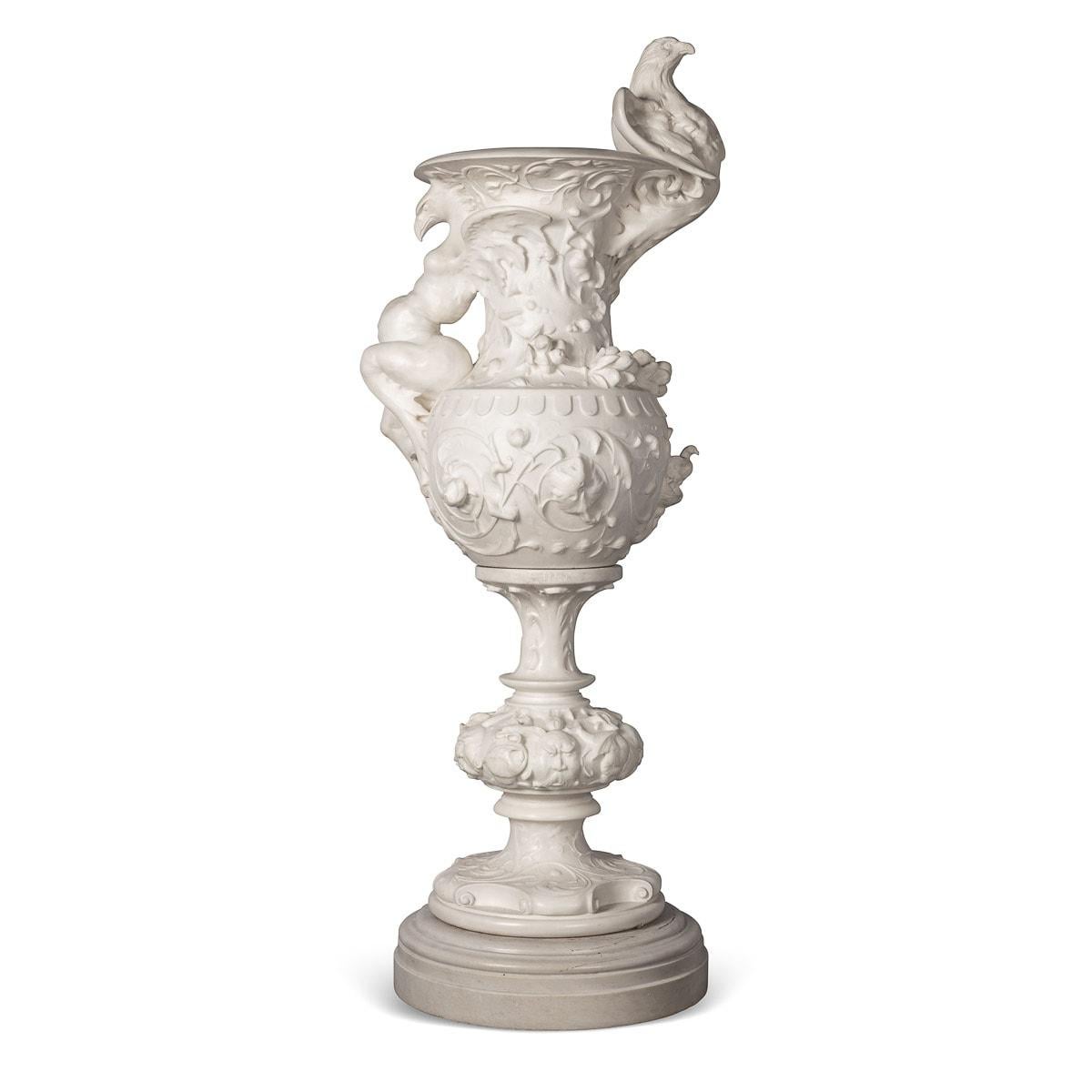 19th Century Italian Marble Vase Decorated with an Eagle, C.1890 In Good Condition For Sale In Royal Tunbridge Wells, Kent