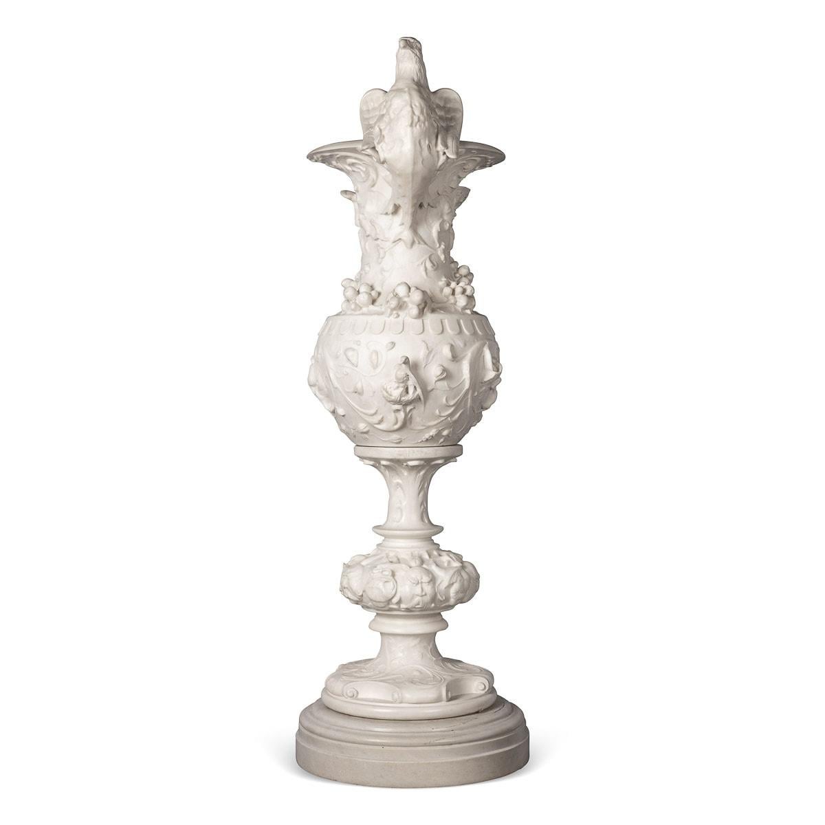 XIXe siècle Vase italien du 19ème siècle décoré d'un aigle, vers 1890 en vente