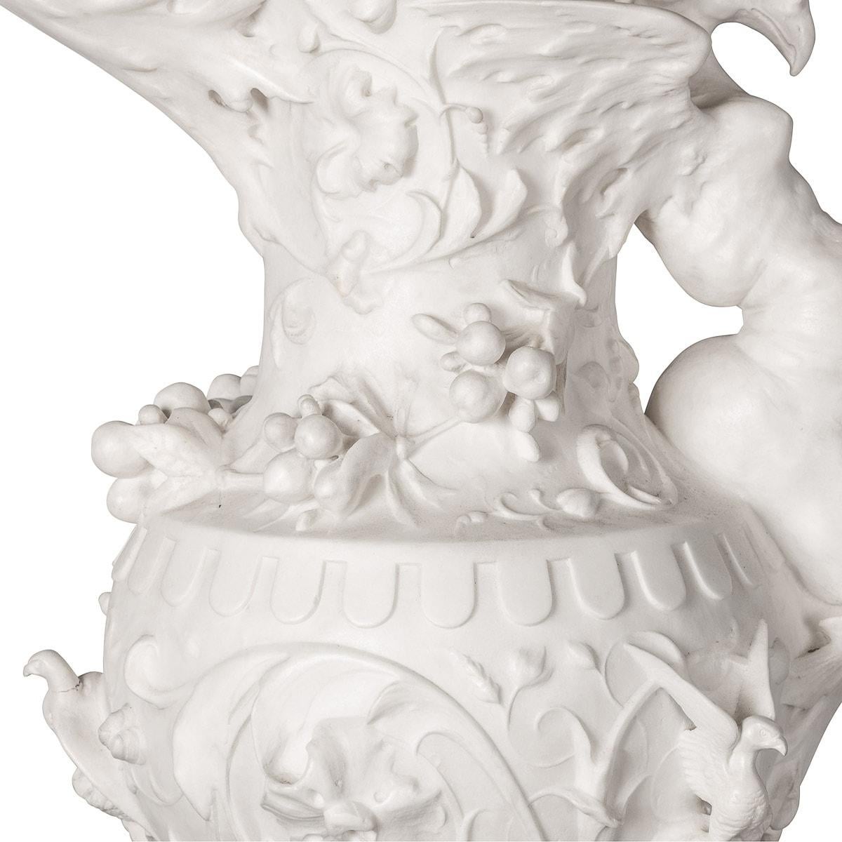 Vase italien du 19ème siècle décoré d'un aigle, vers 1890 en vente 1
