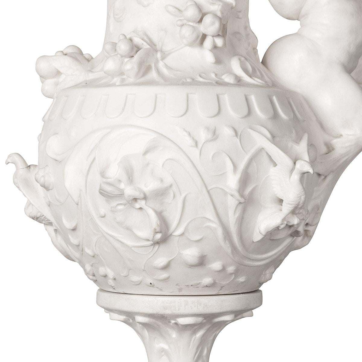 19th Century Italian Marble Vase Decorated with an Eagle, C.1890 For Sale 4
