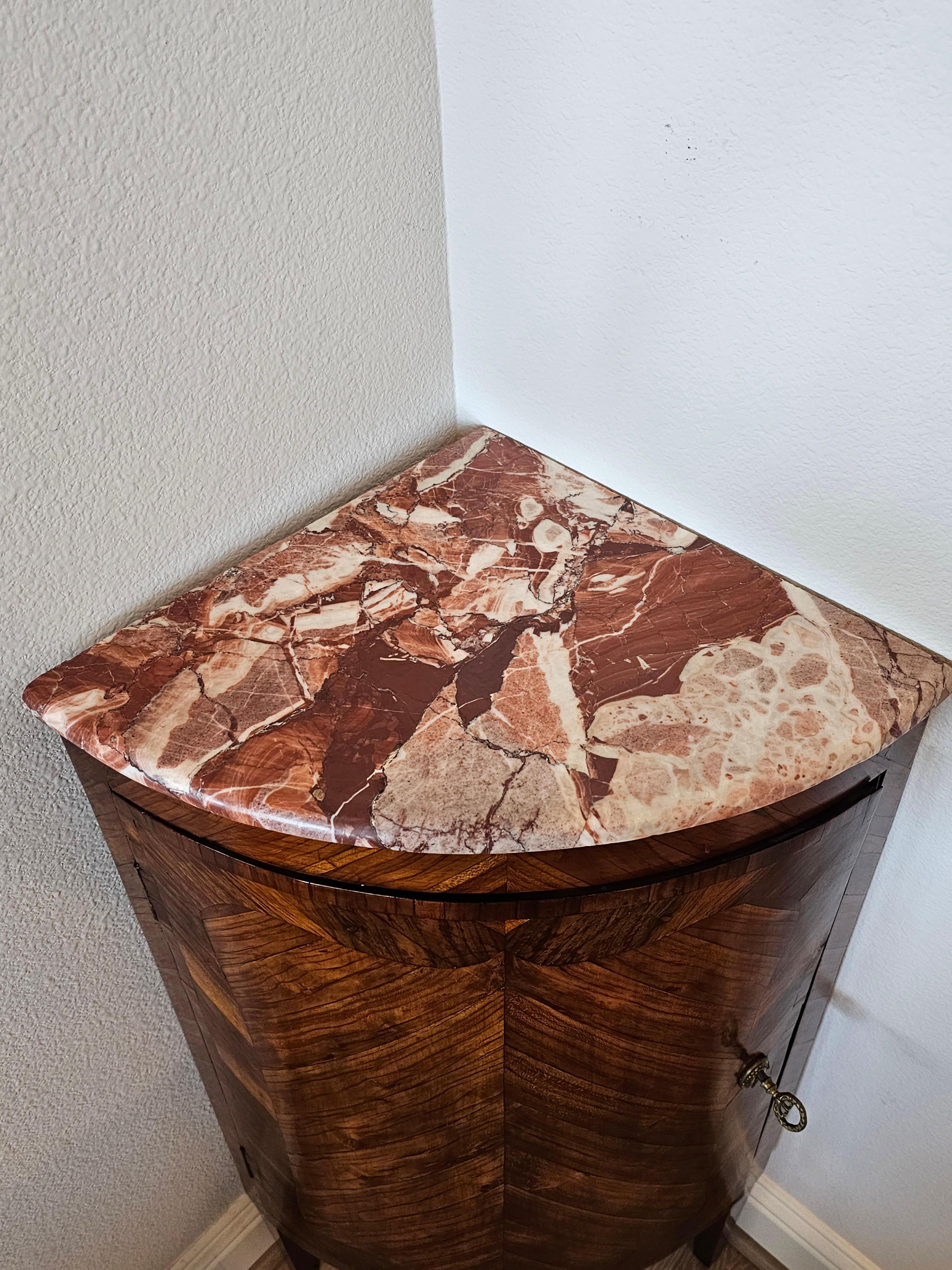 19th Century Italian Matched Kingwood Tulipwood Marble Top Corner Cabinet  In Good Condition For Sale In Forney, TX