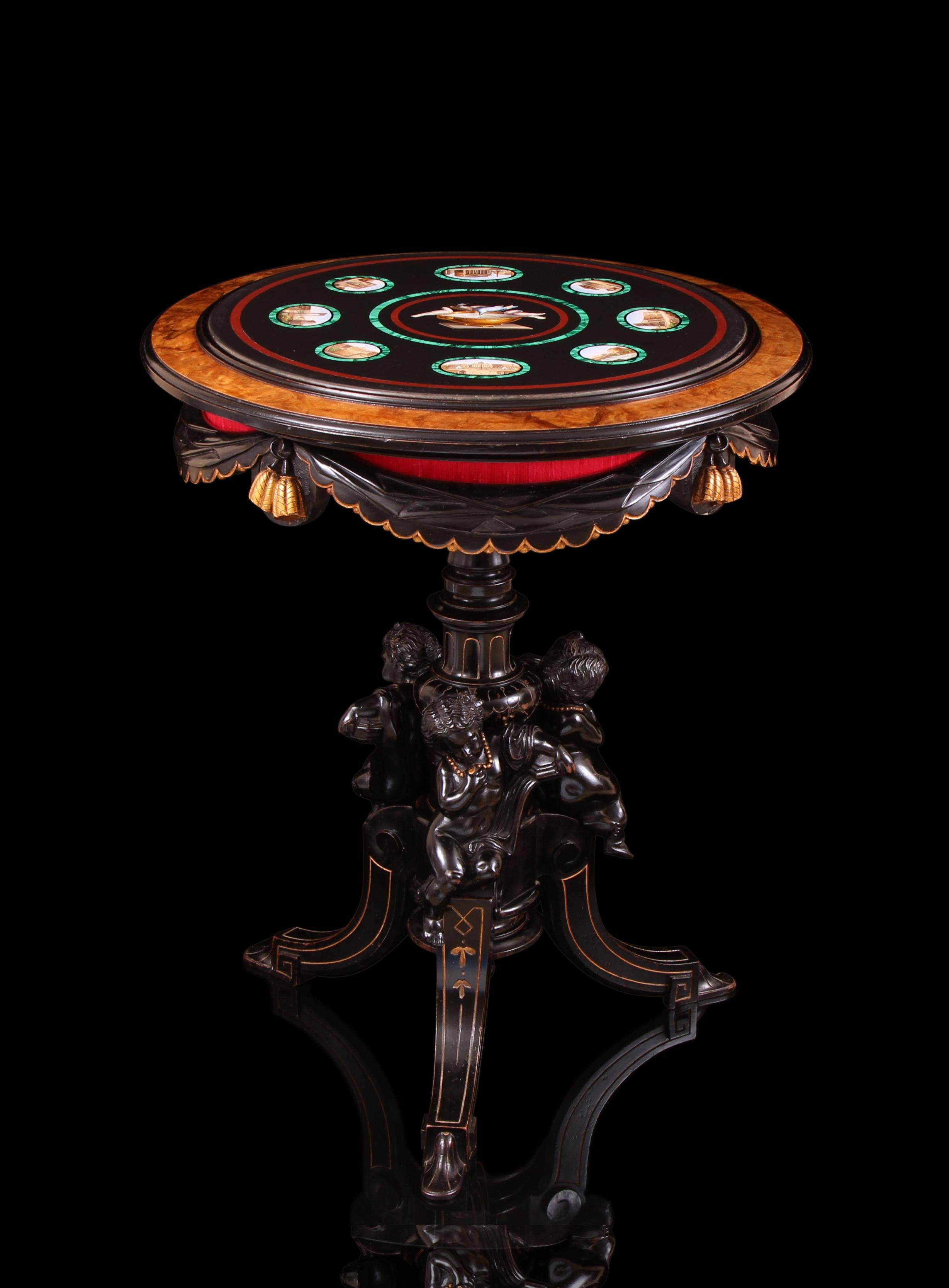 Verre Table italienne du 19ème siècle en micromosaïque, bronze et bois doré à la feuille  en vente