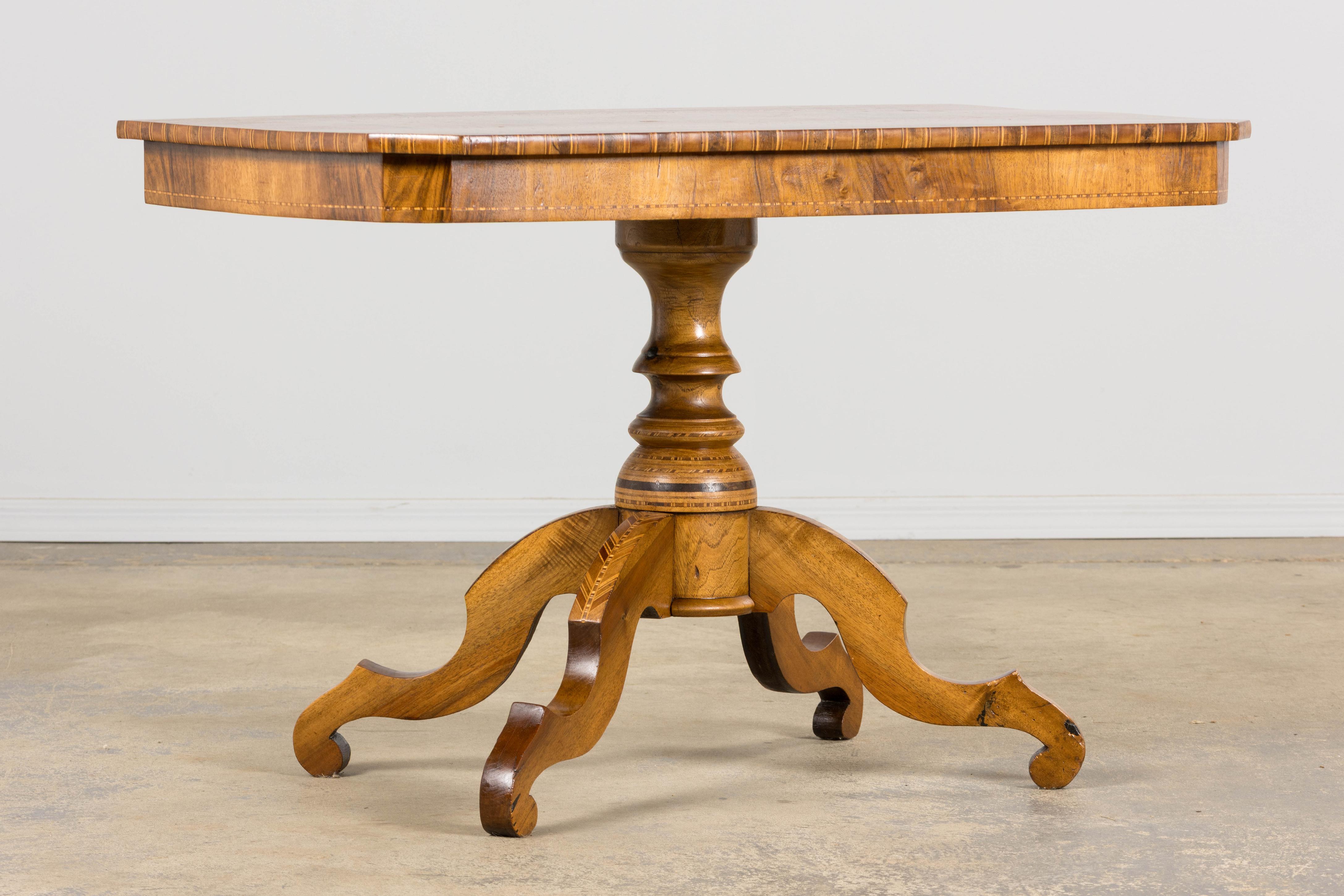 19th Century Italian Napoleon III Style Inlay Walnut Sorrento Pedestal Table in vendita 2