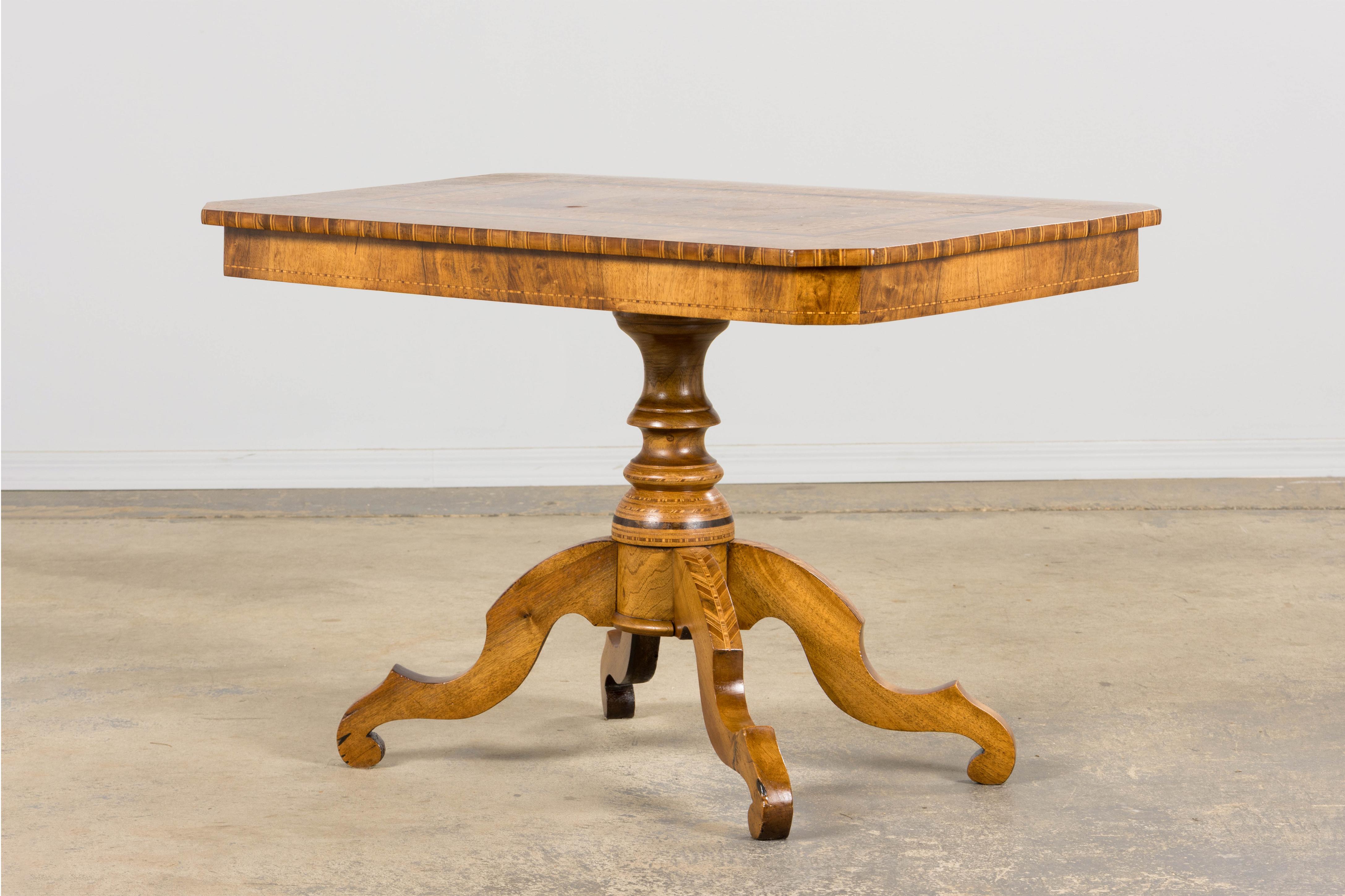 19th Century Italian Napoleon III Style Inlay Walnut Sorrento Pedestal Table in vendita 7