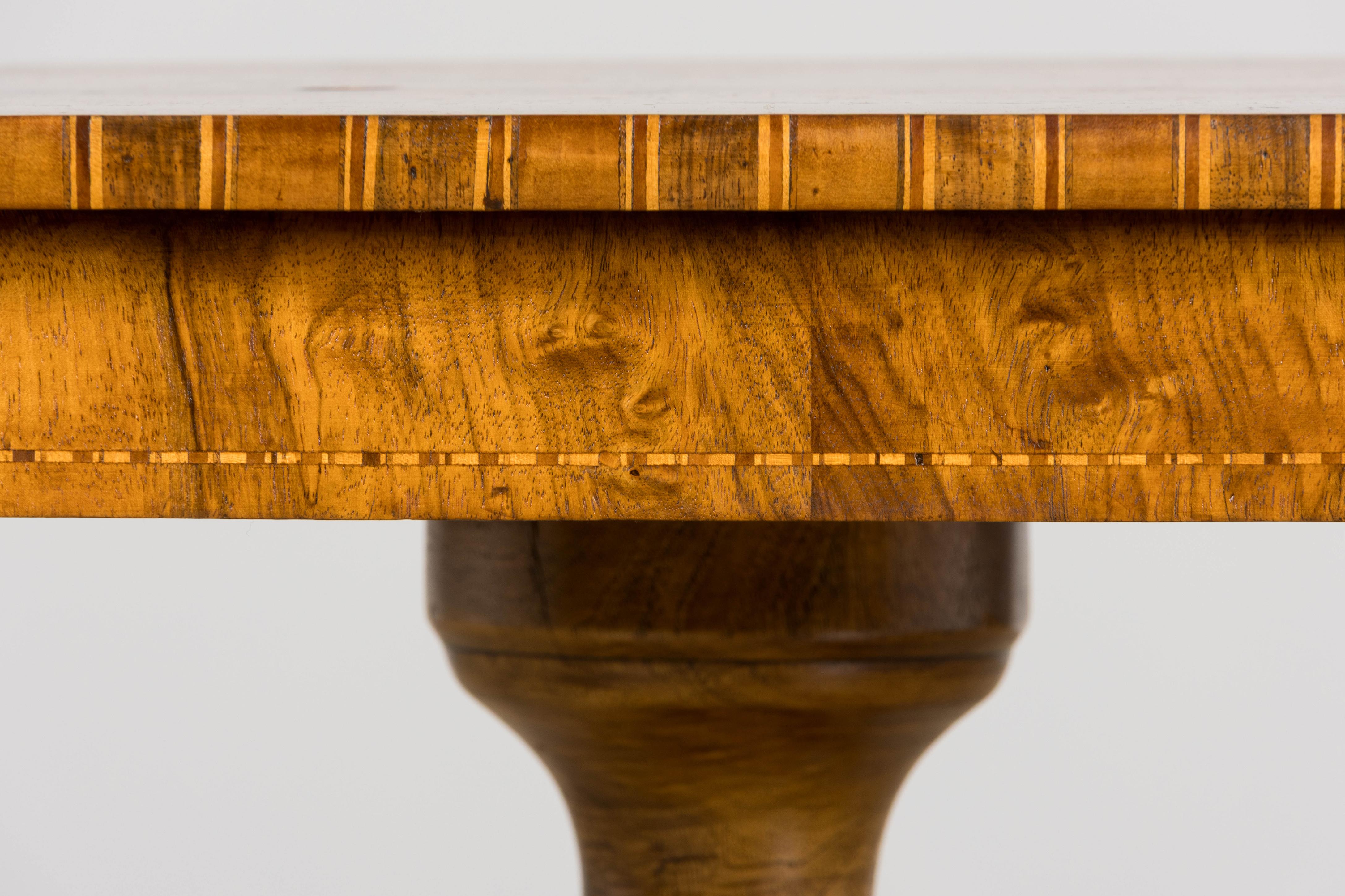 Ebano 19th Century Italian Napoleon III Style Inlay Walnut Sorrento Pedestal Table in vendita