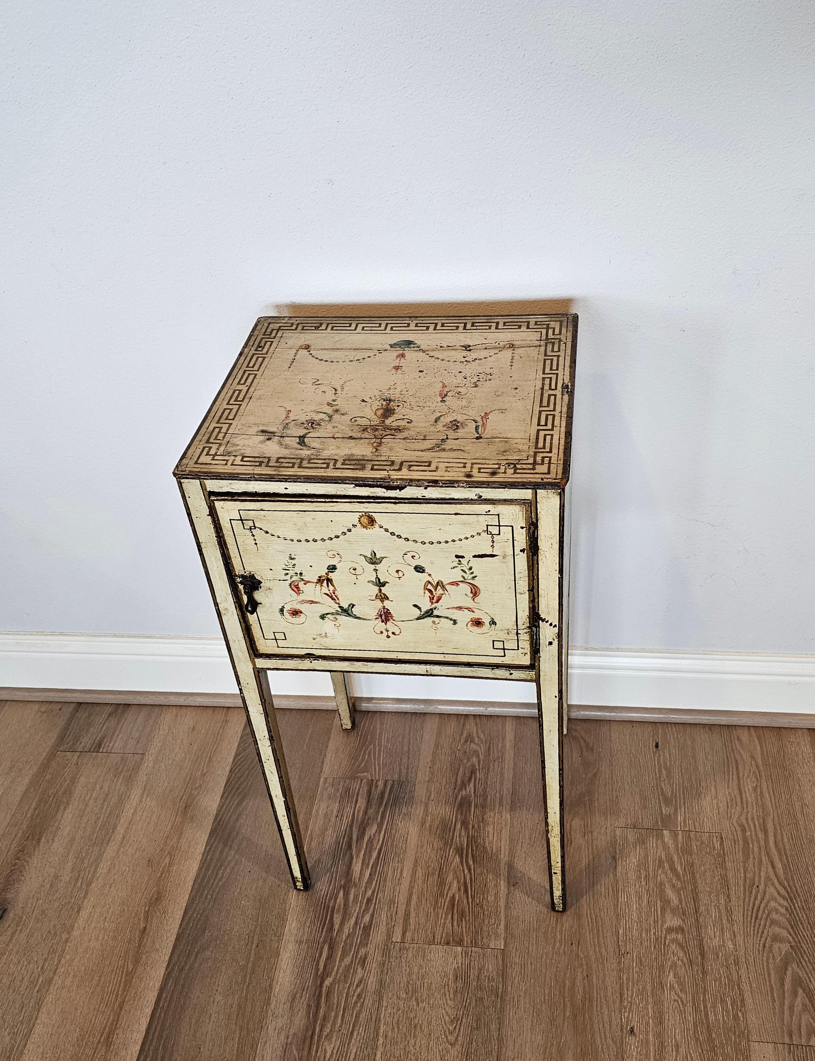 Neoclassical 19th Century Italian Neo-classical Revival Hand-Painted Nightstand Table For Sale