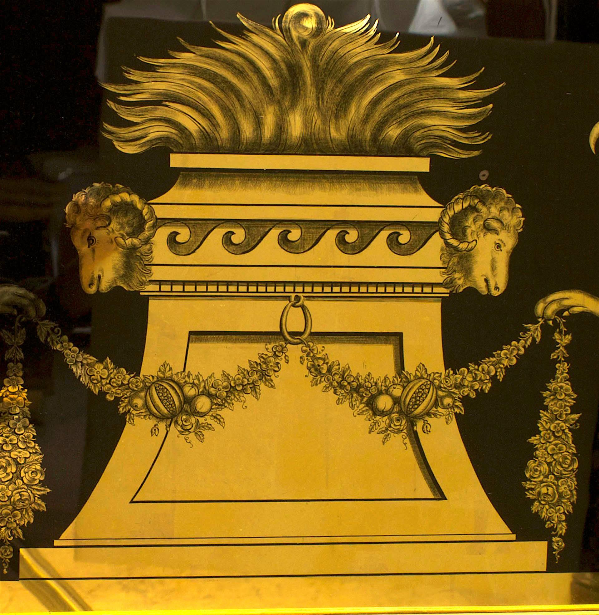 Miroir mural italien néoclassique doré avec panneaux de verre inversés Bon état - En vente à New York, NY