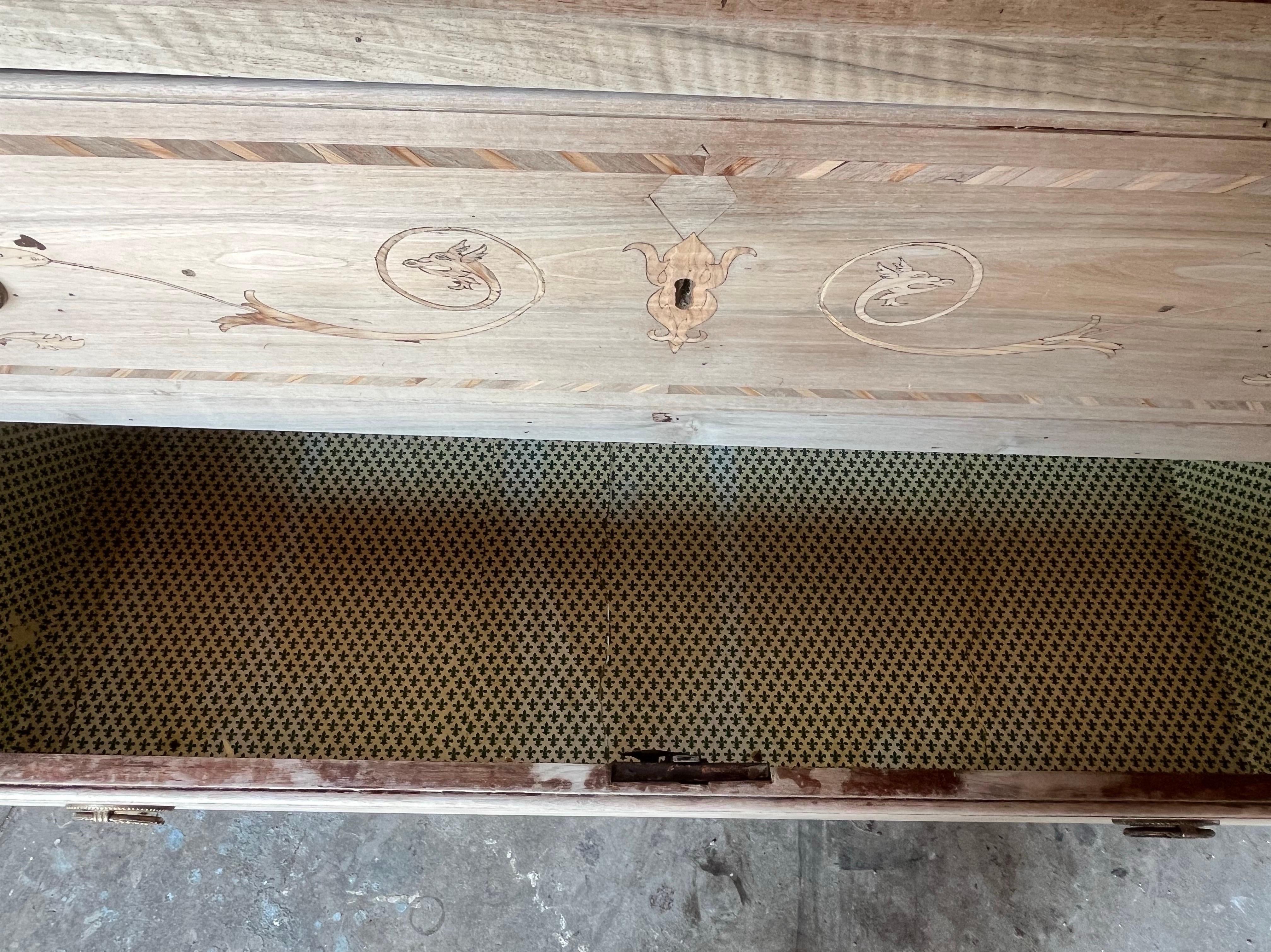 19th Century Italian Neoclassical Bleached Walnut Commode With Inlay For Sale 8