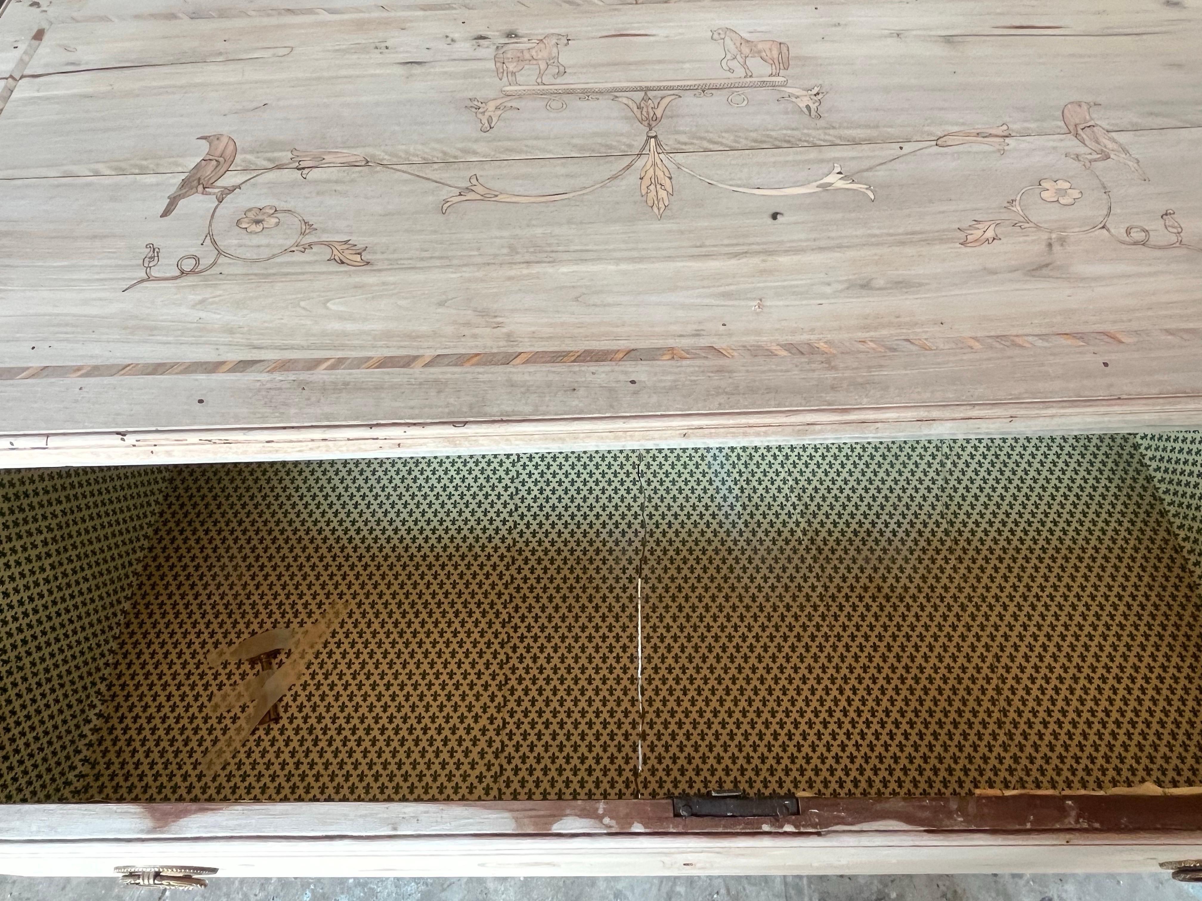 19th Century Italian Neoclassical Bleached Walnut Commode With Inlay For Sale 4