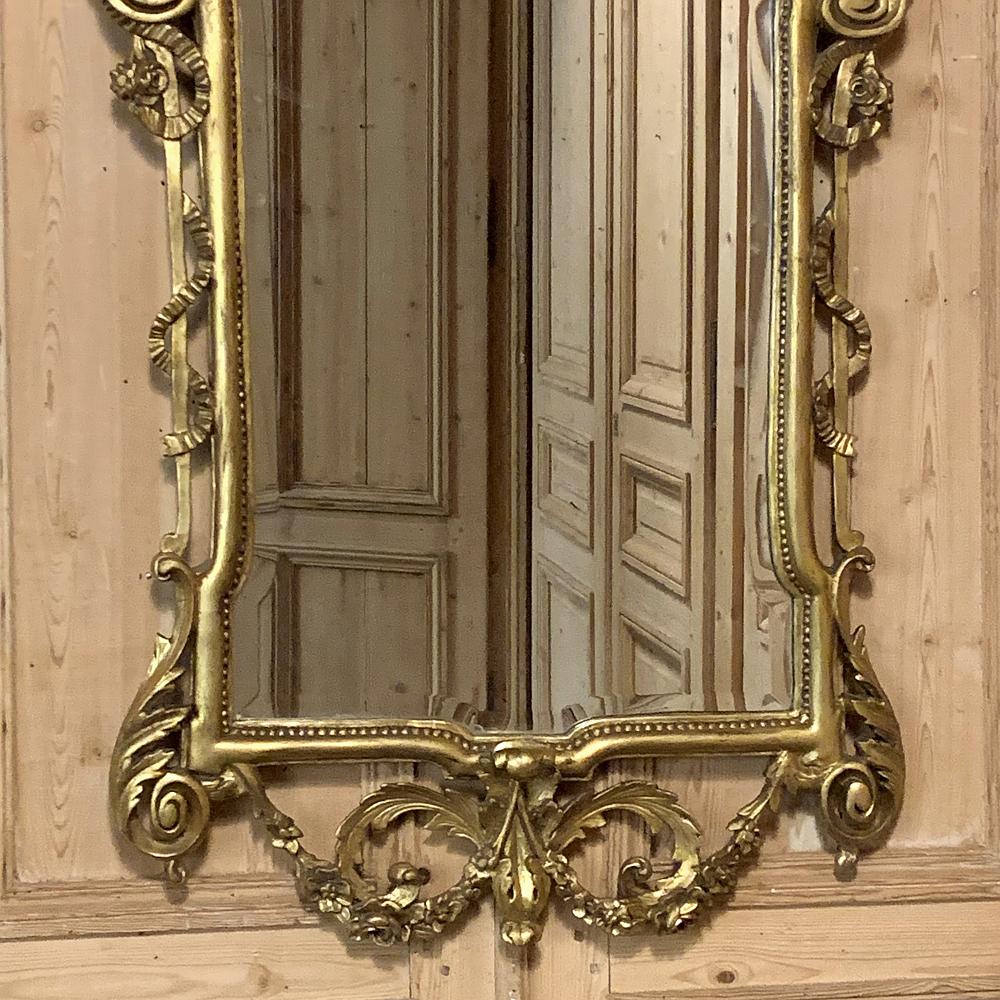 Néo-classique Miroir néoclassique italien du 19ème siècle en bois doré sculpté en vente