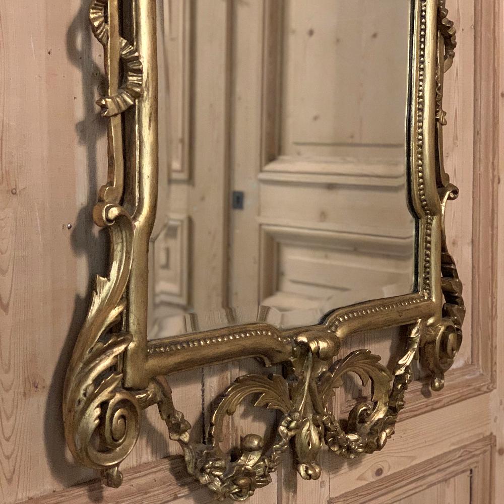 Miroir néoclassique italien du 19ème siècle en bois doré sculpté en vente 2
