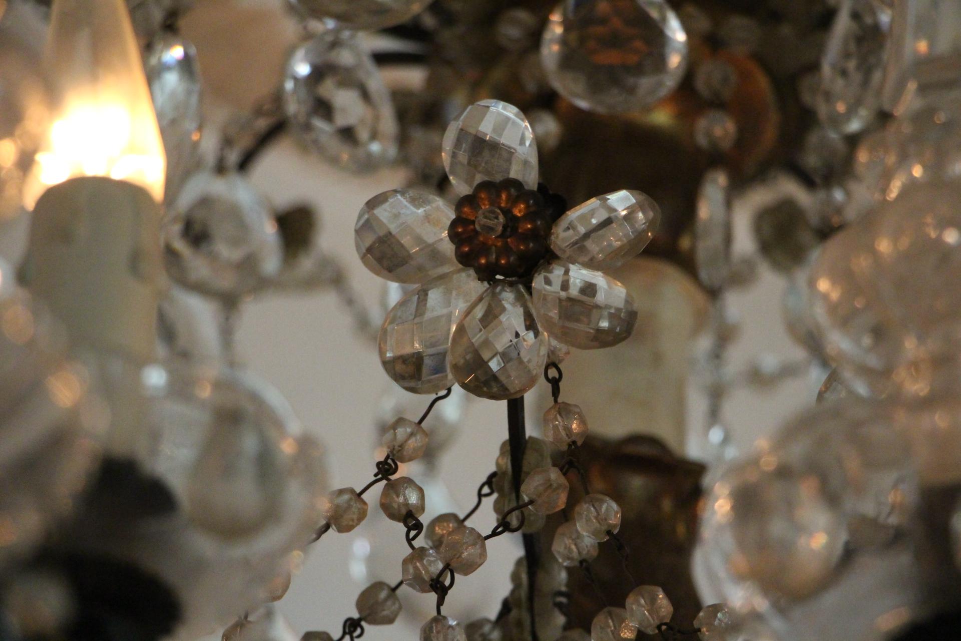19th Century Italian Neoclassical Giltwood and Crystal Chandelier For Sale 7