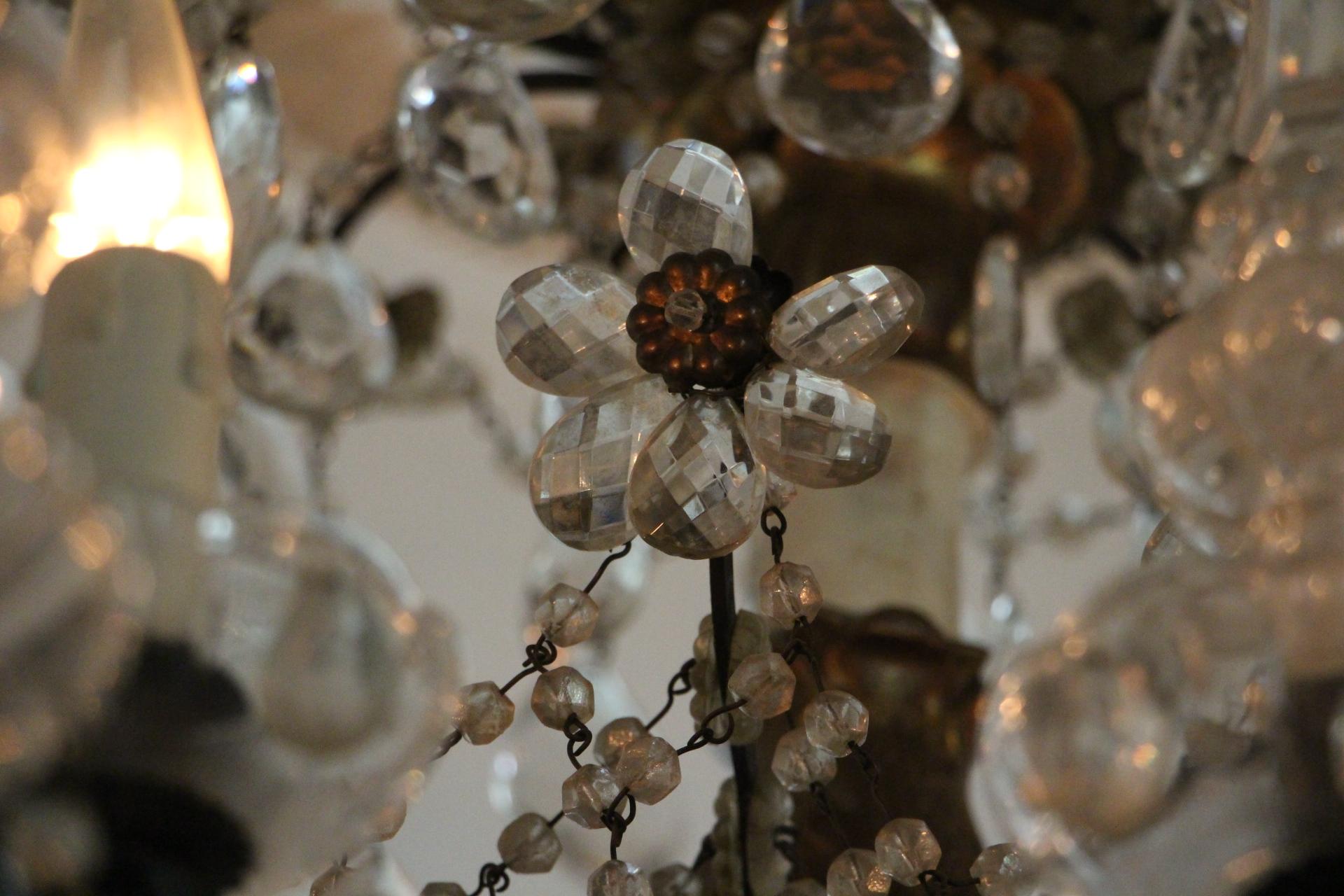 Lampadario neoclassico italiano del XIX secolo in legno dorato e cristallo in vendita 4