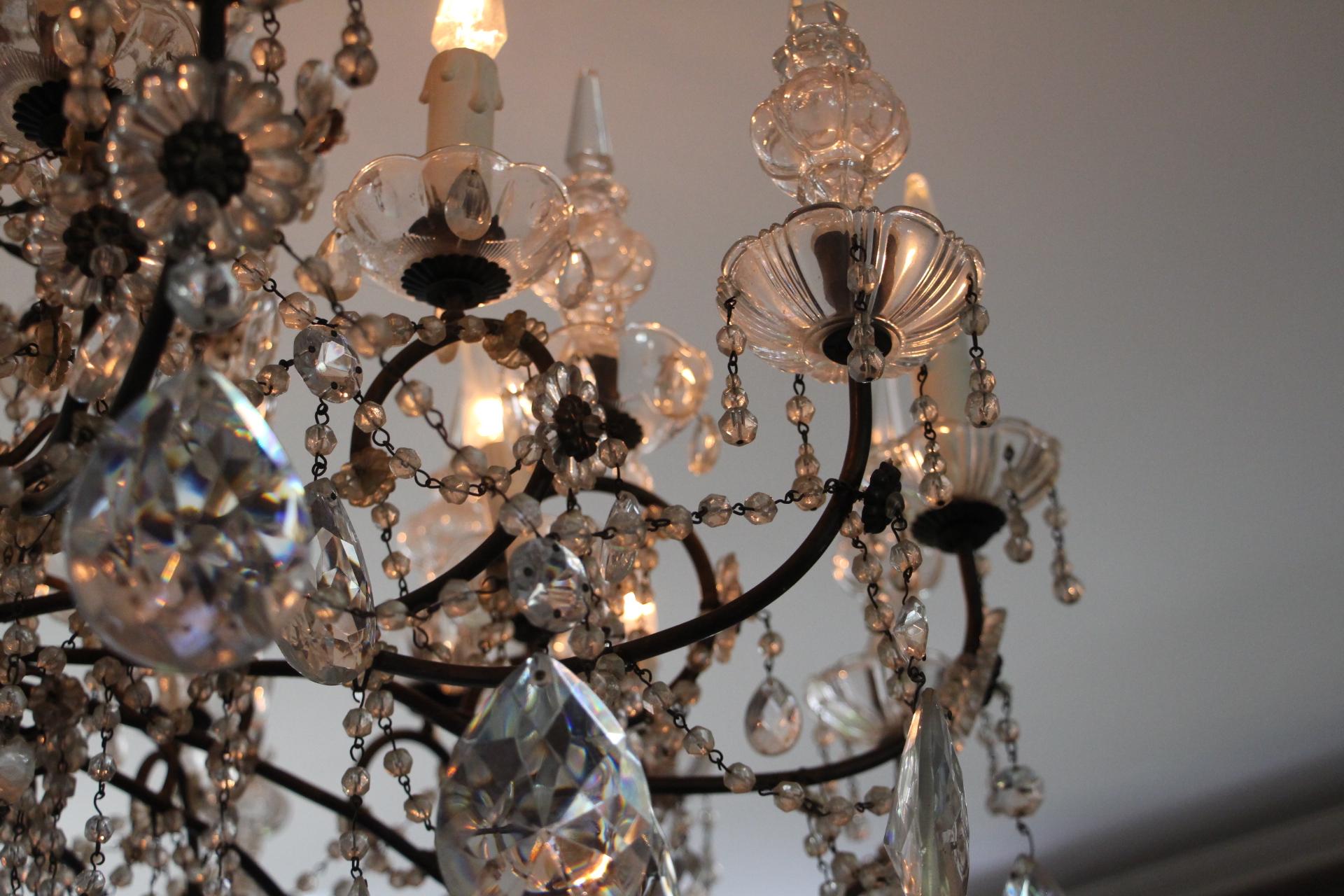 19th Century Italian Neoclassical Giltwood and Crystal Chandelier For Sale 10