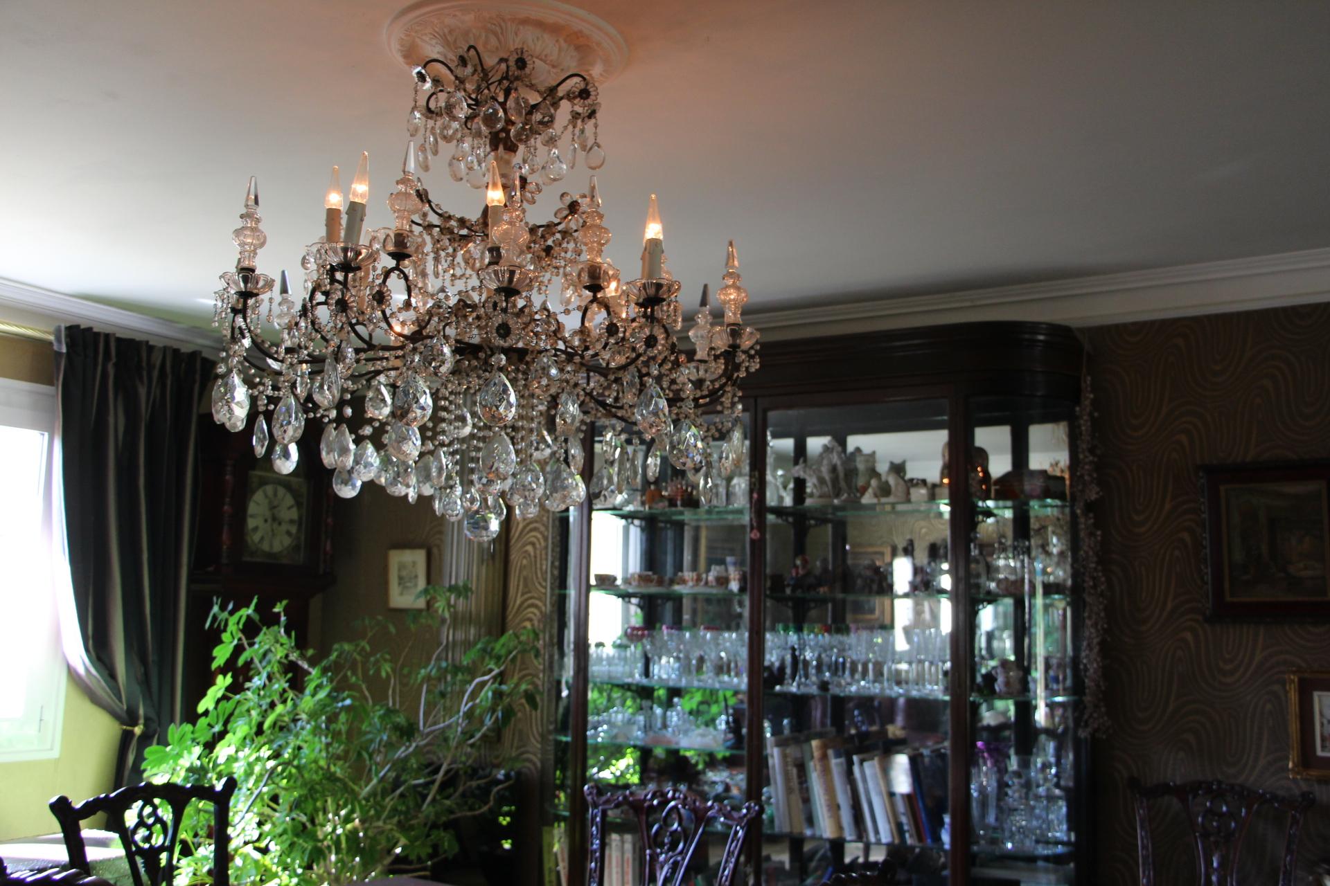 19th Century Italian Neoclassical Giltwood and Crystal Chandelier For Sale 11