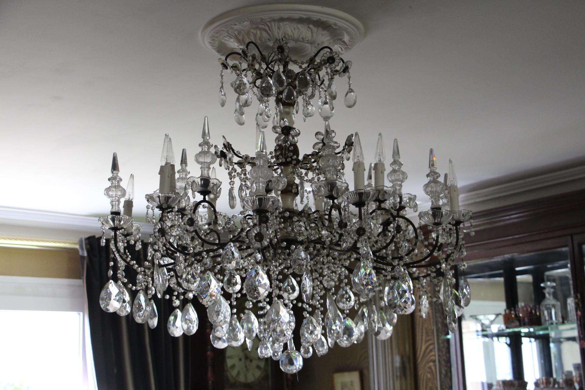 Lampadario neoclassico italiano del XIX secolo in legno dorato e cristallo in vendita 9