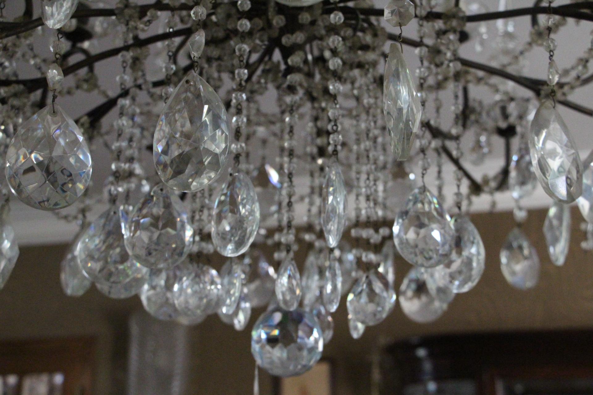 19th Century Italian Neoclassical Giltwood and Crystal Chandelier For Sale 14