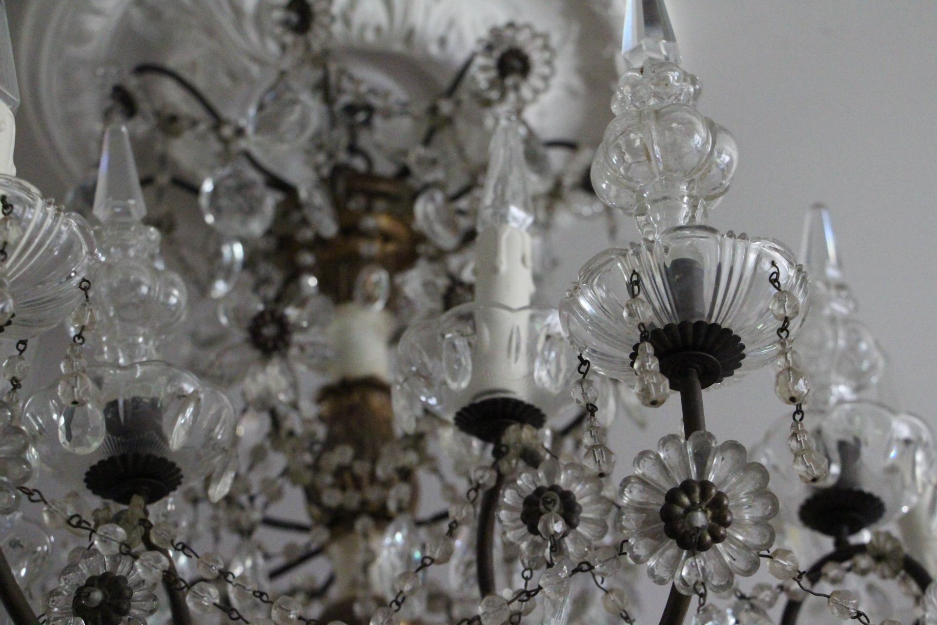 19th Century Italian Neoclassical Giltwood and Crystal Chandelier For Sale 15