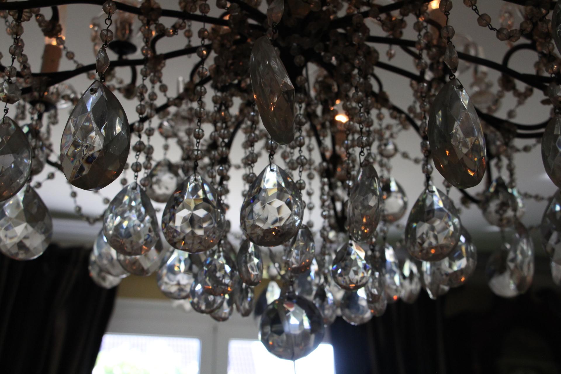 Lampadario neoclassico italiano del XIX secolo in legno dorato e cristallo in vendita 3
