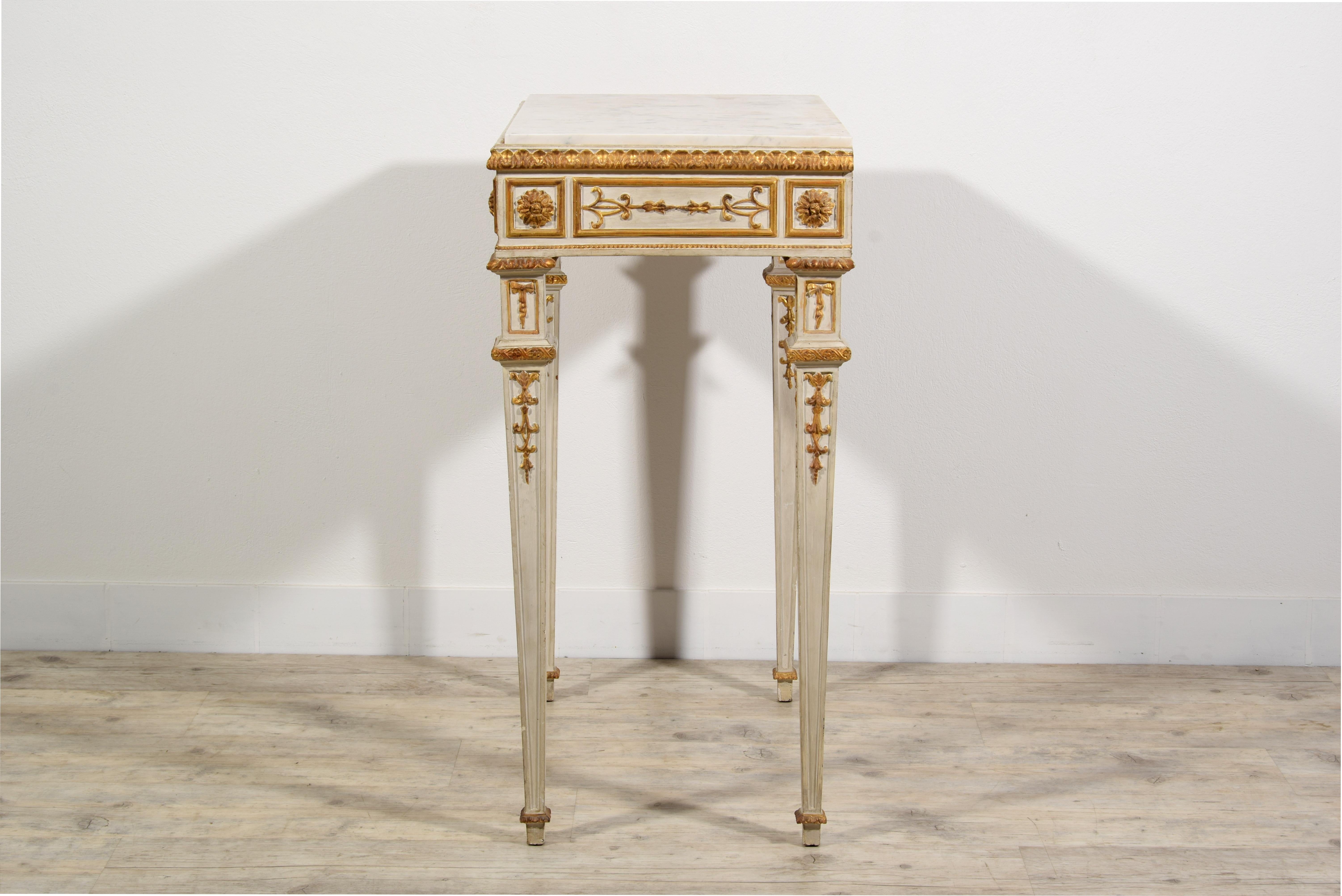 19th Century, Italian Neoclassical Lacquered and Gilt Wood Console with Mirror For Sale 11