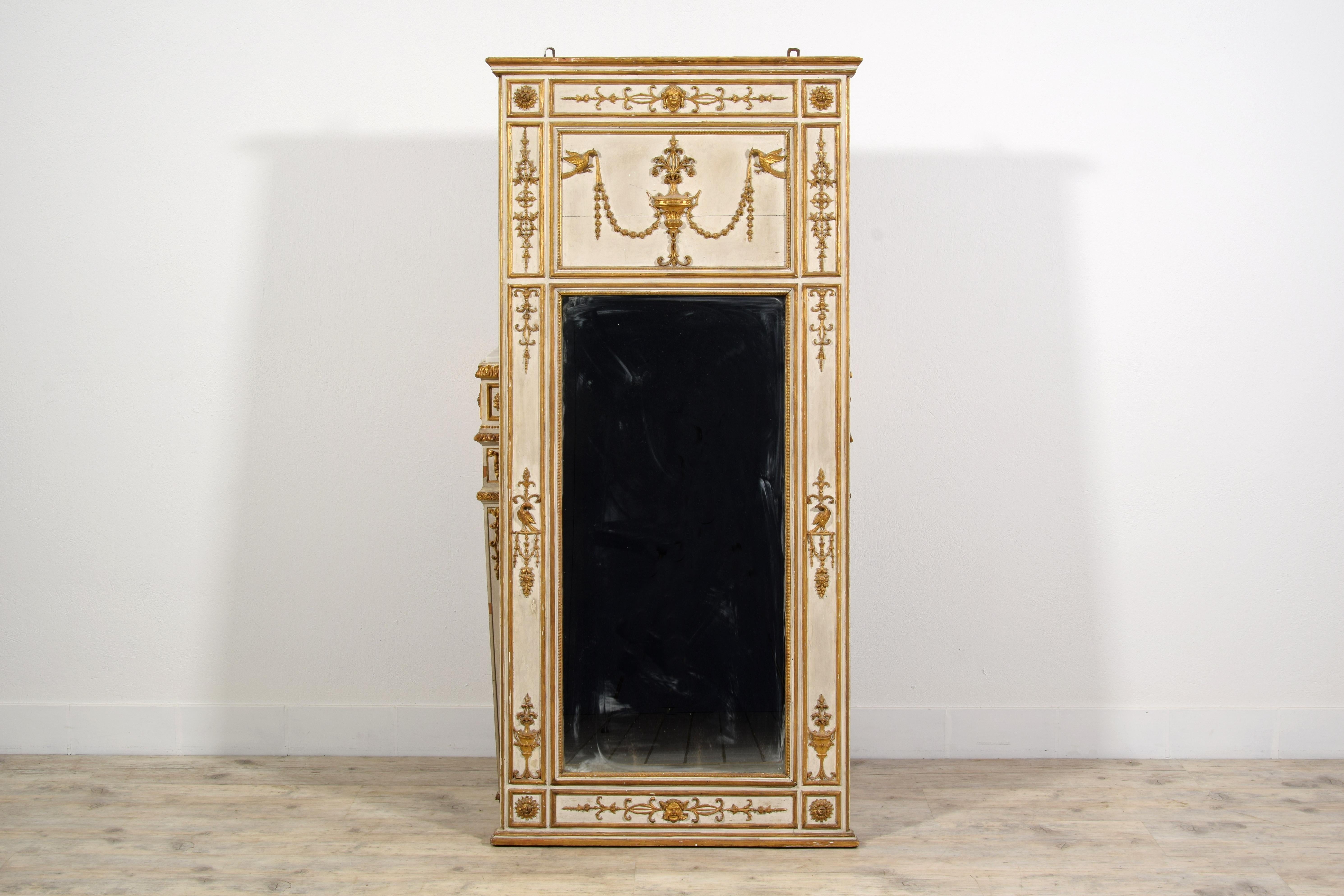 19th Century, Italian Neoclassical Lacquered and Gilt Wood Console with Mirror For Sale 4