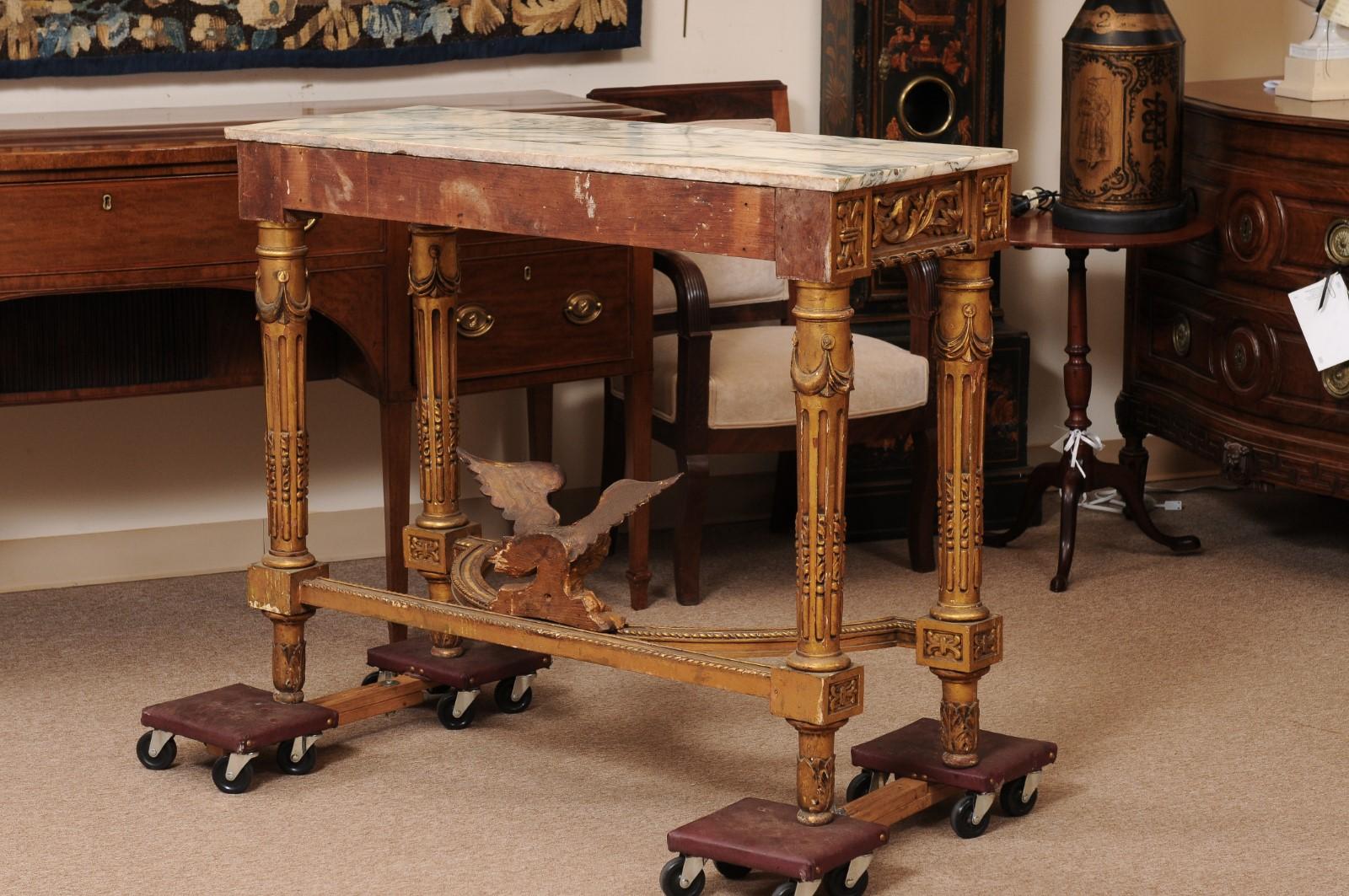 Tavolo da console neoclassico italiano del XIX secolo con piano in marmo e legno dorato in vendita 1