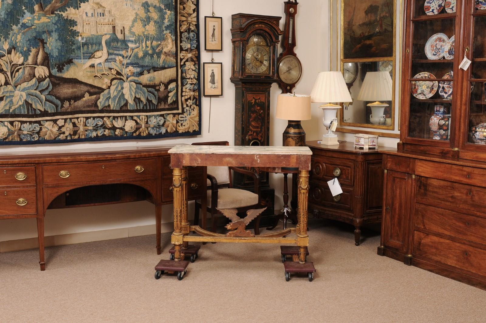 Tavolo da console neoclassico italiano del XIX secolo con piano in marmo e legno dorato in vendita 2
