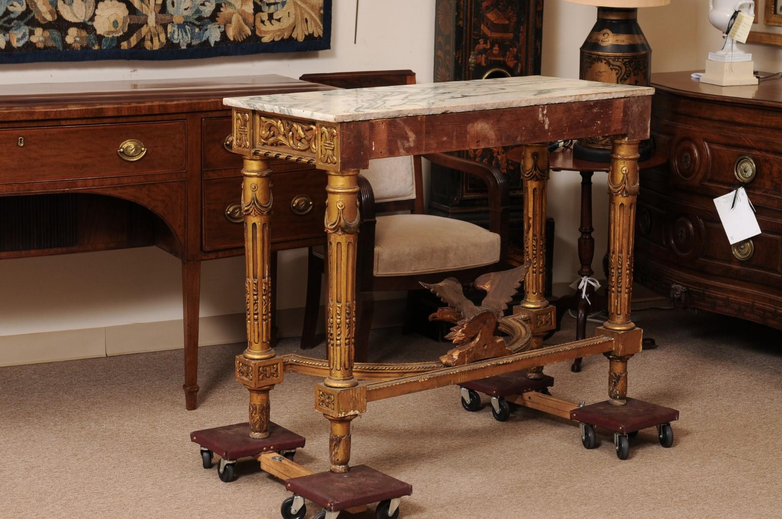Tavolo da console neoclassico italiano del XIX secolo con piano in marmo e legno dorato in vendita 3