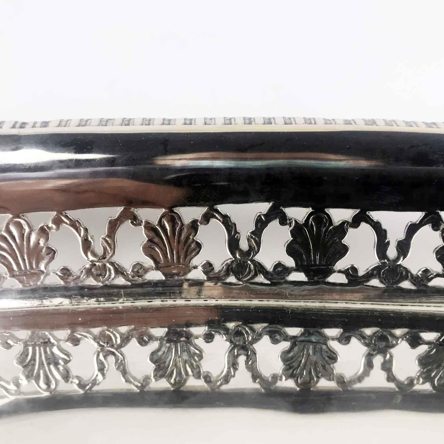 19th Century Italian Neoclassical Oval Silver Tray Venetian Origin circa 1820s 3