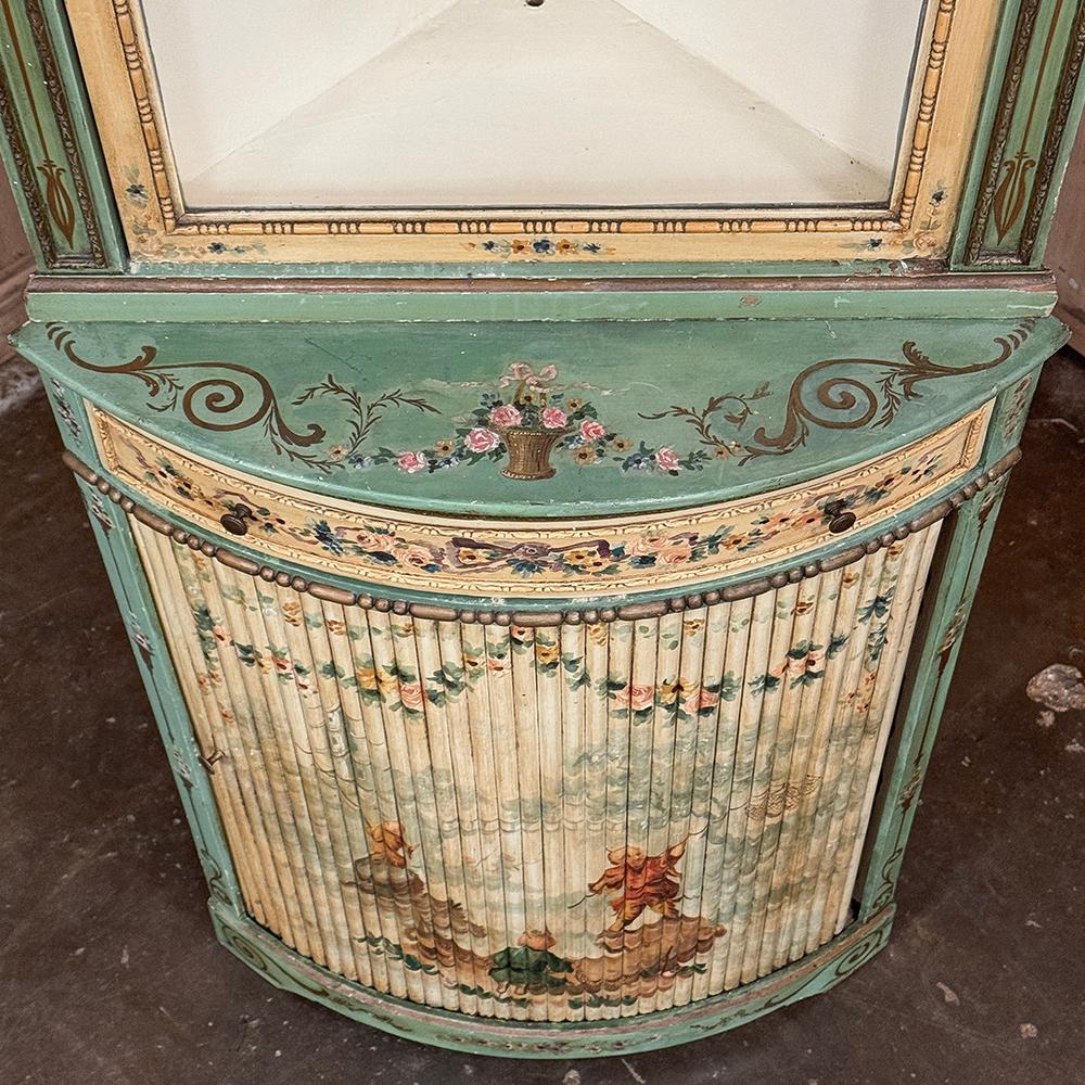 Armoire d'angle peinte néoclassique italienne du 19ème siècle ~ Vitrine en vente 3