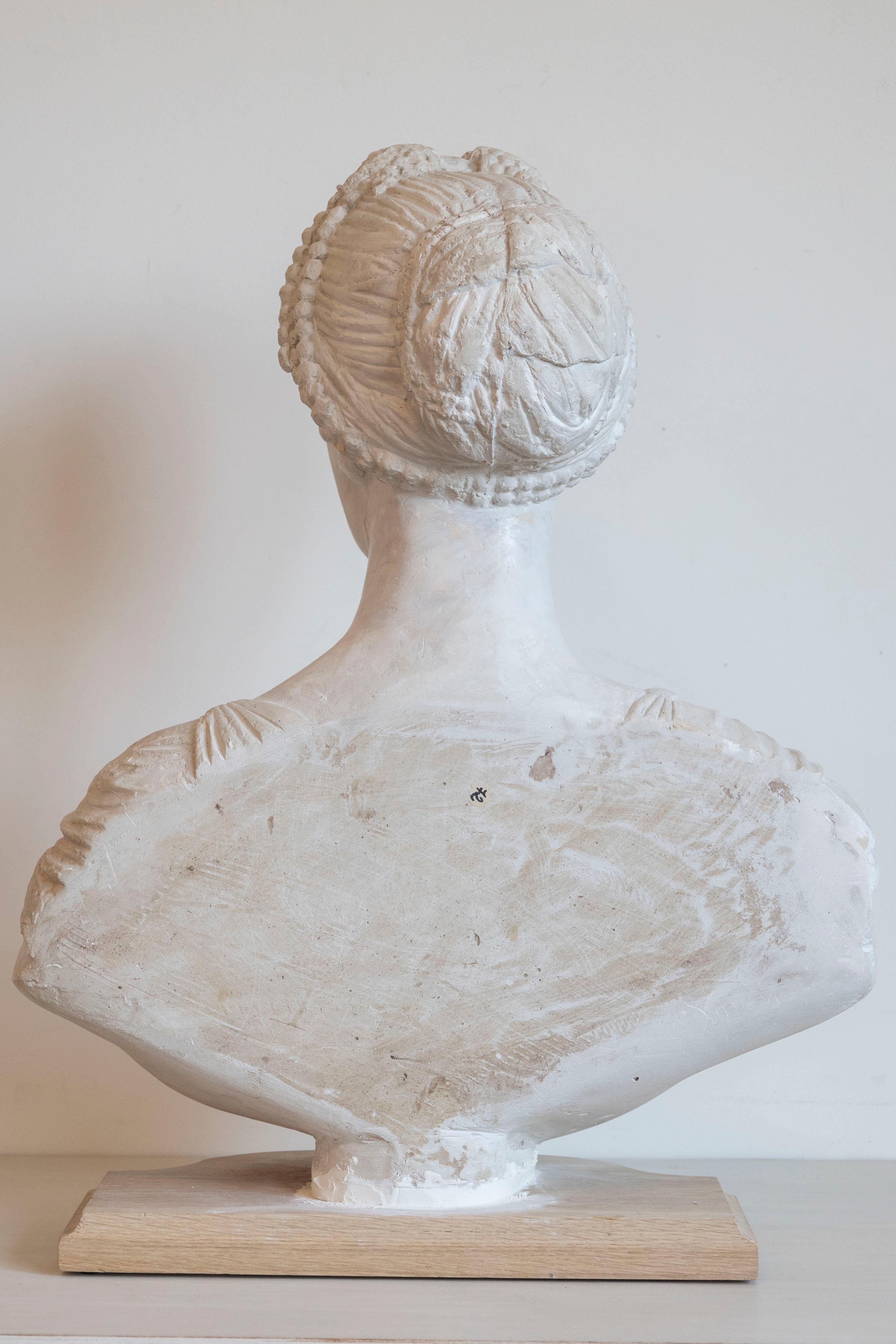 19th Century Italian Neoclassical Plaster Bust of a Roman Woman For Sale 7