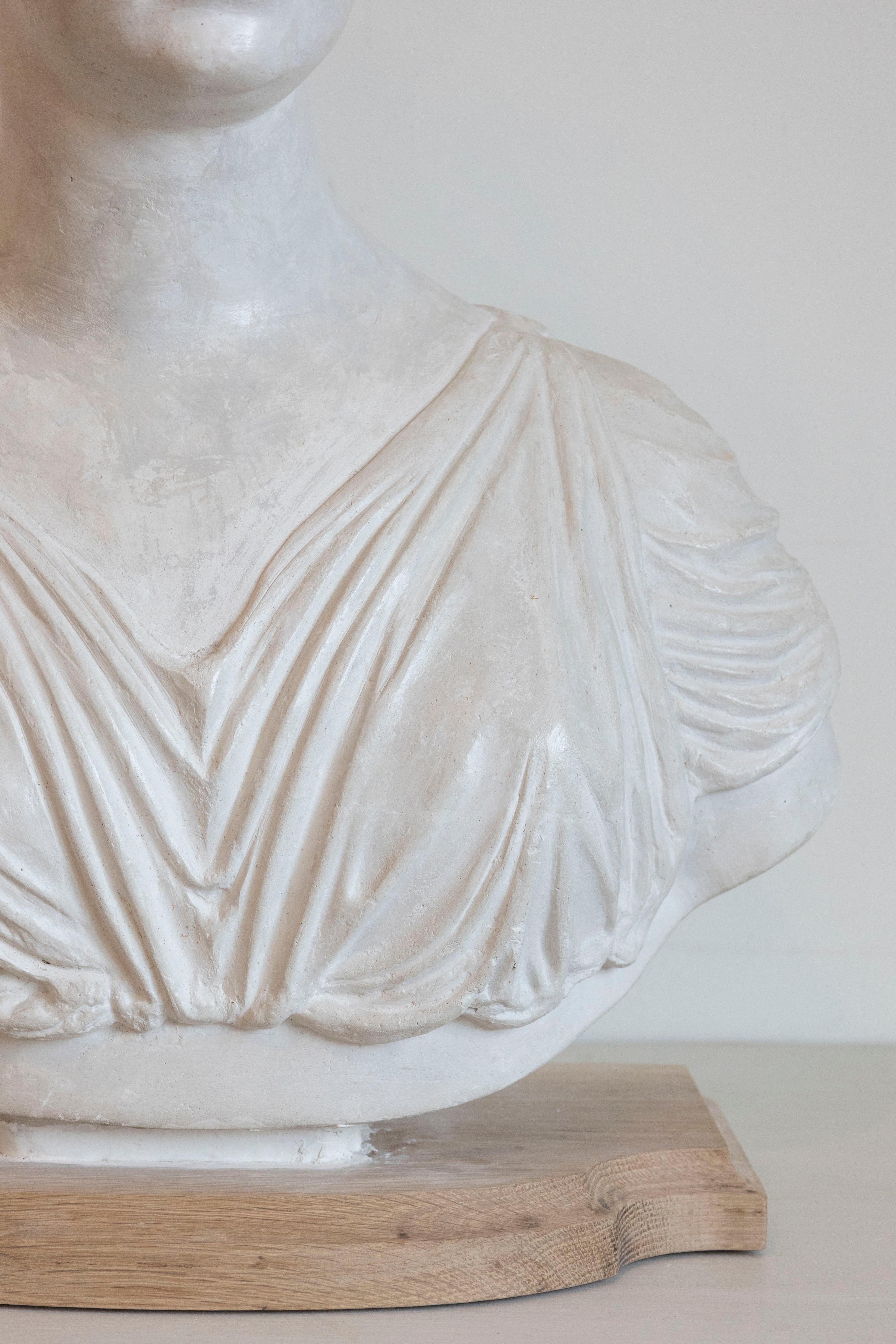 19th Century Italian Neoclassical Plaster Bust of a Roman Woman For Sale 1