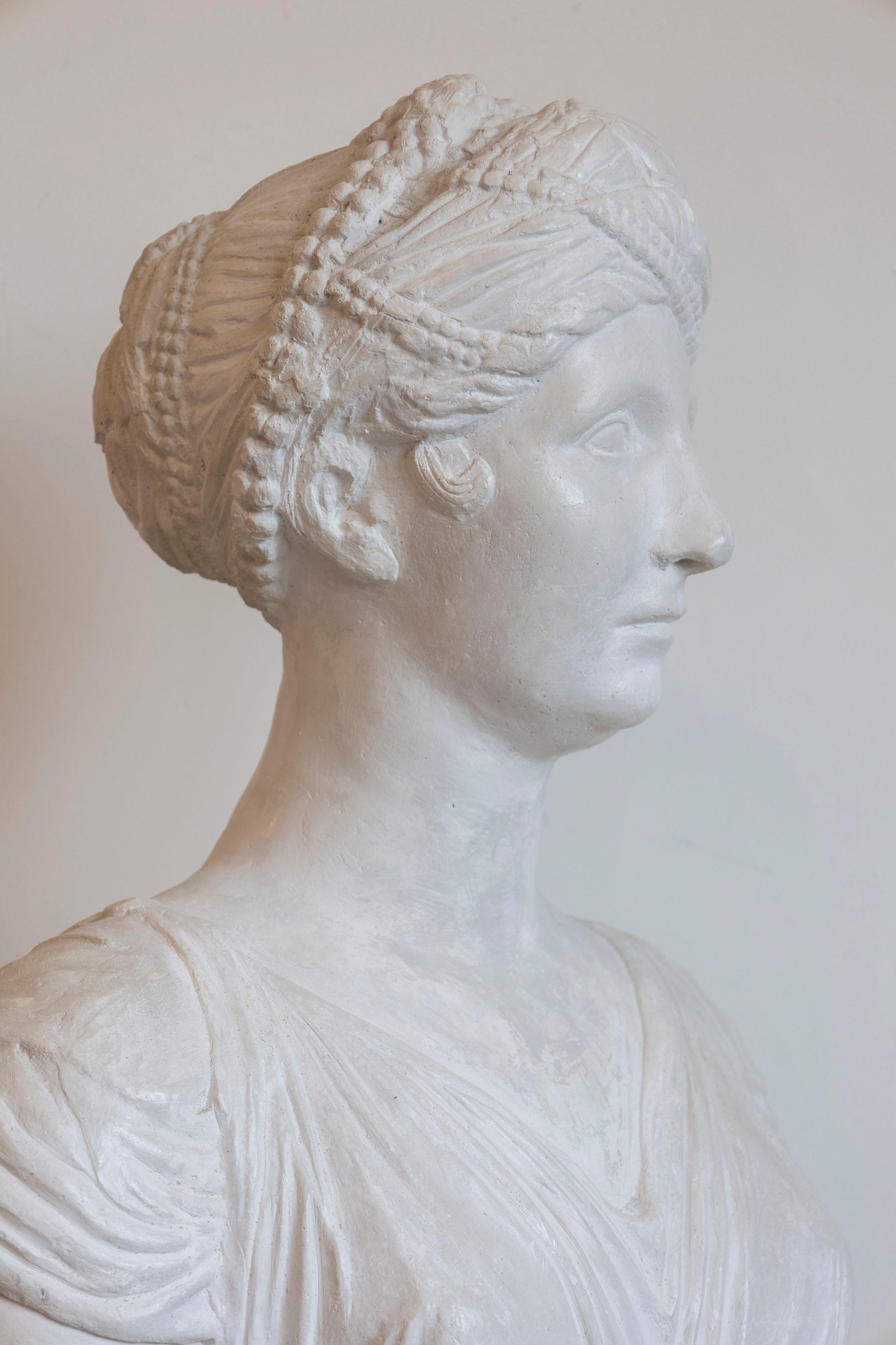 19th Century Italian Neoclassical Plaster Bust of a Roman Woman For Sale 4