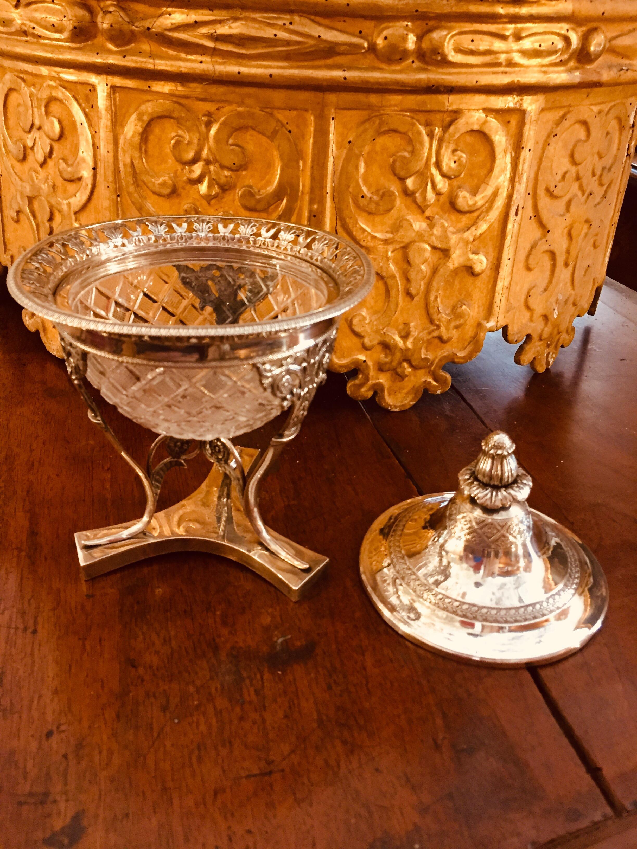 Compota Neoclásica Italiana de Plata y Cristal del Siglo XIX con Tapa en venta 2